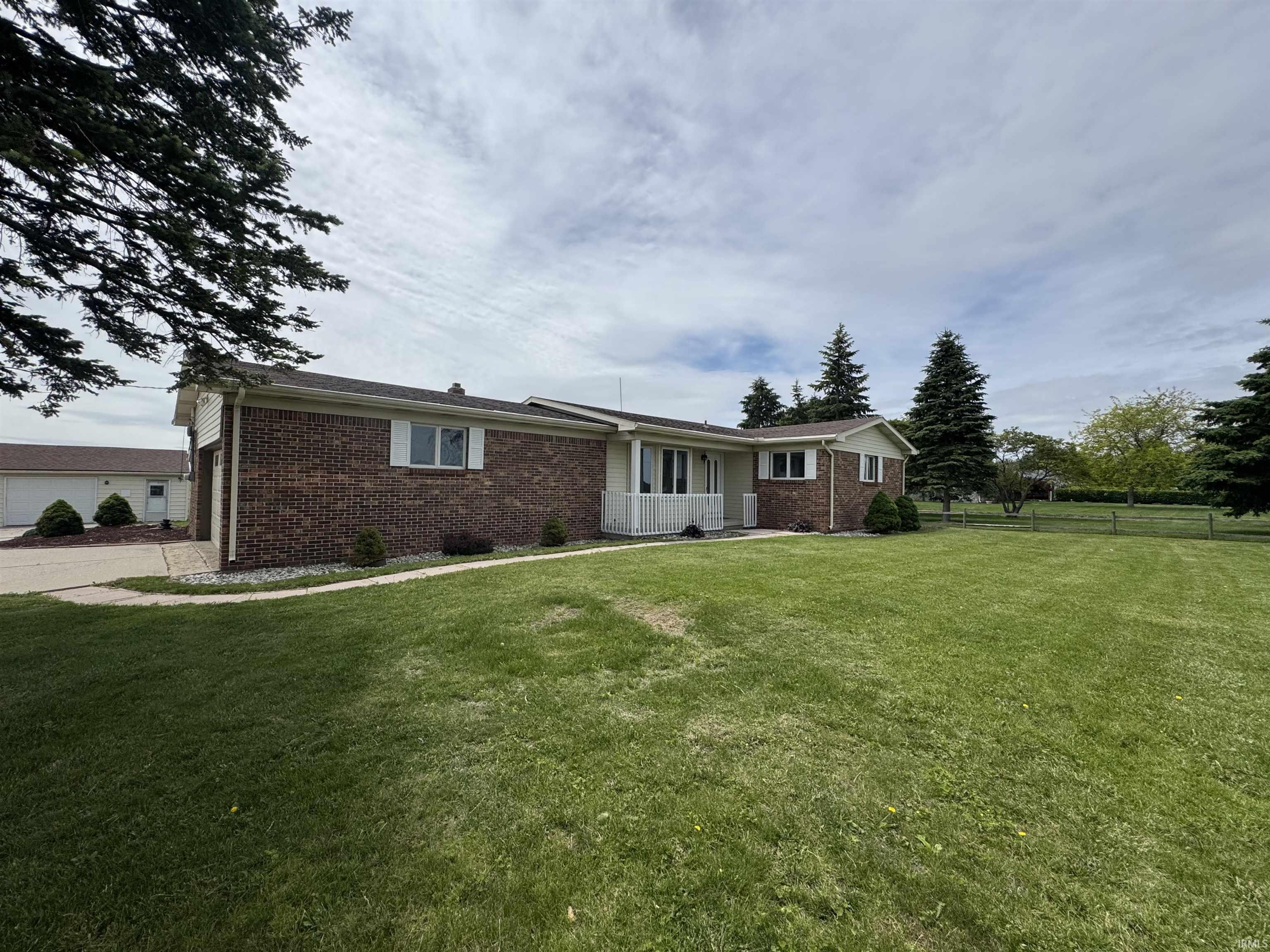 6863 W 700 N Property Photo 1