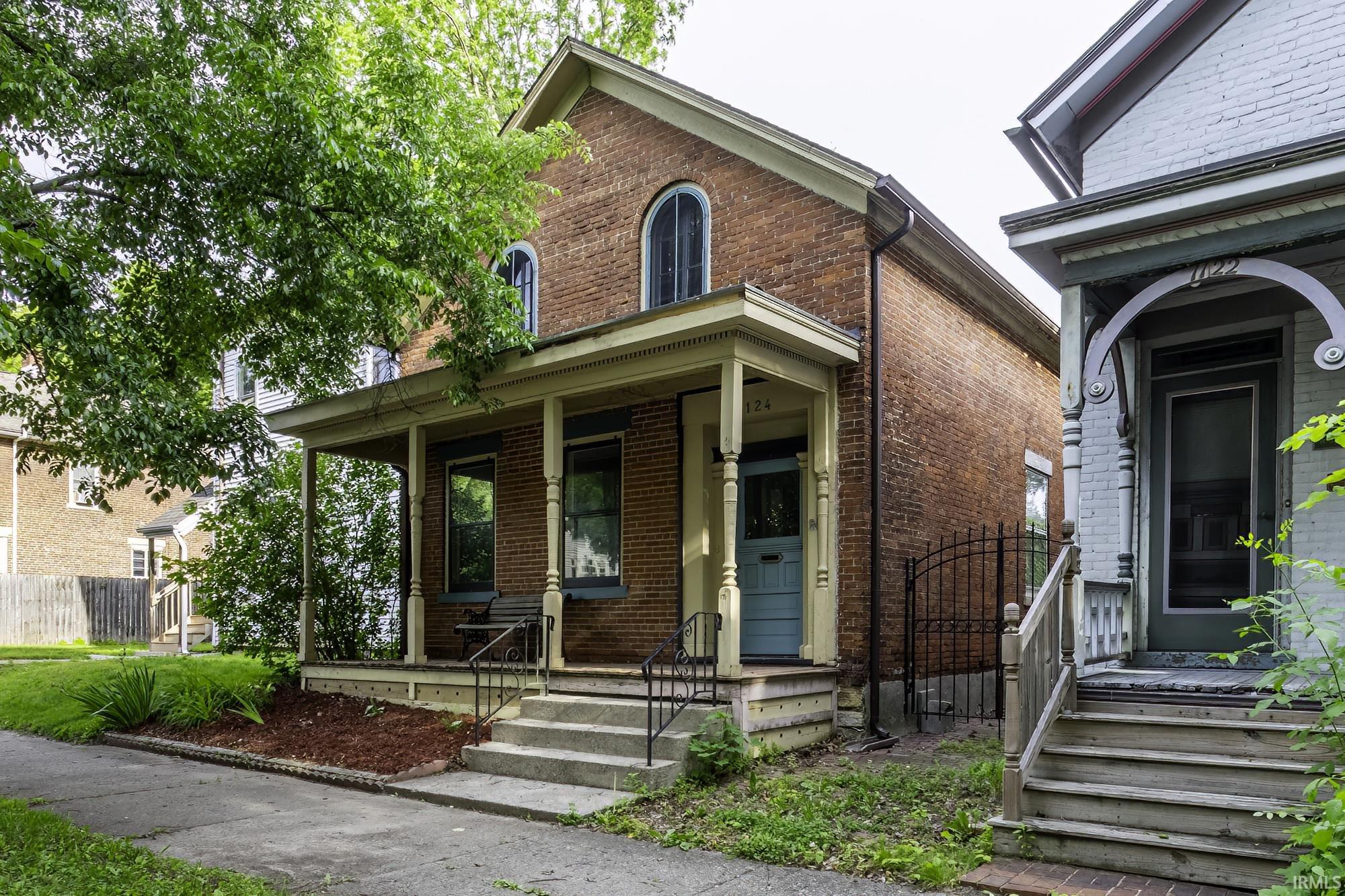 1124 W Jefferson Boulevard Property Photo 1
