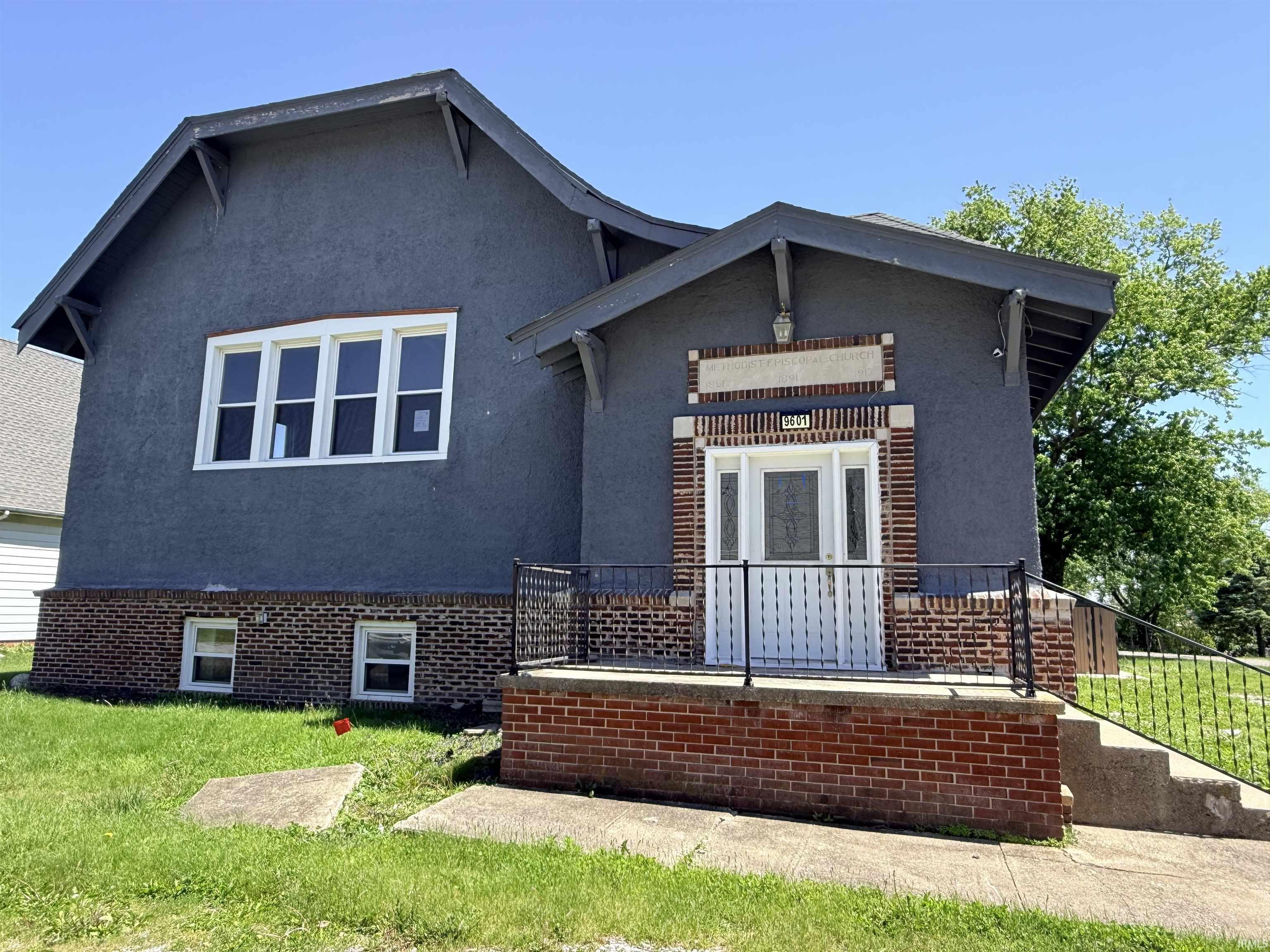 9601 Main Street Property Photo 1