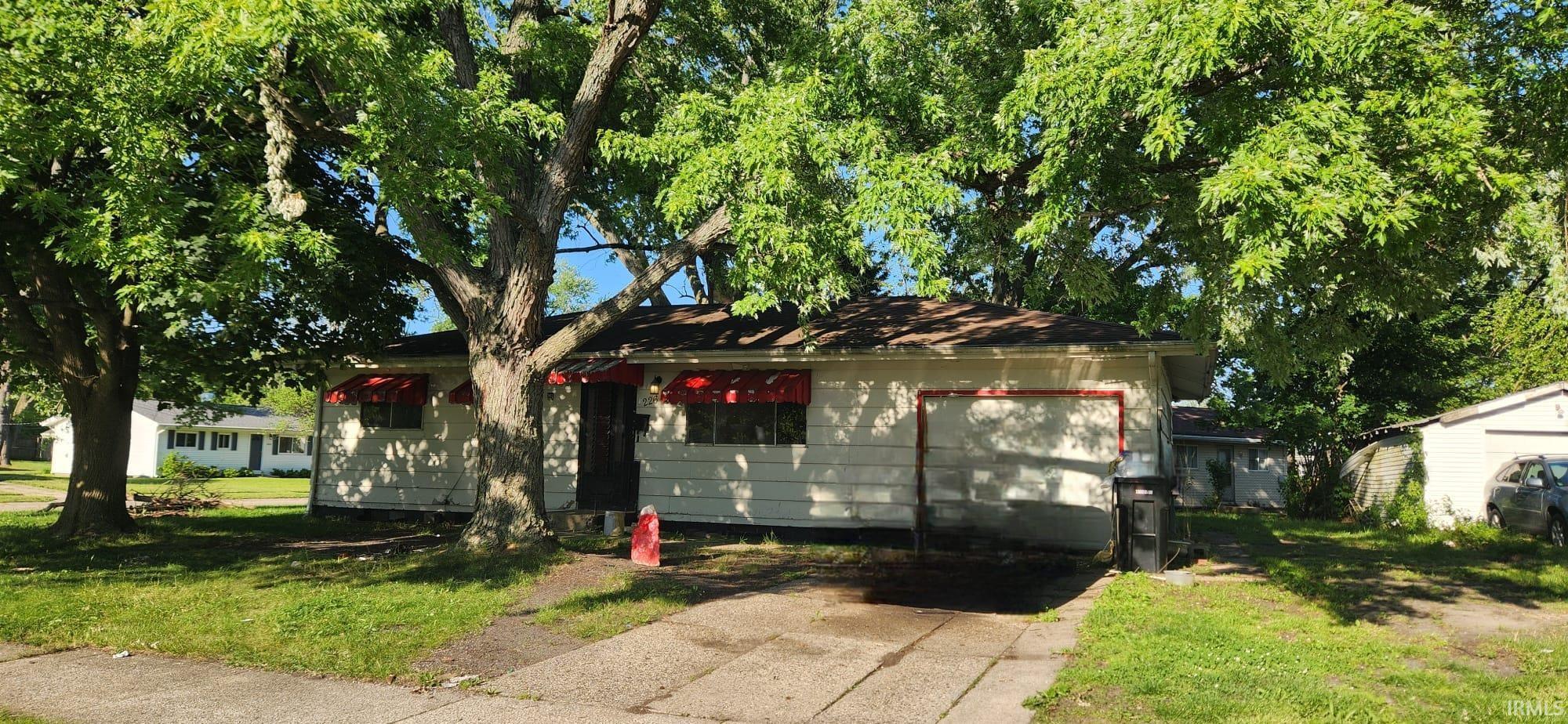 226 N Lombardy Drive Property Photo 1