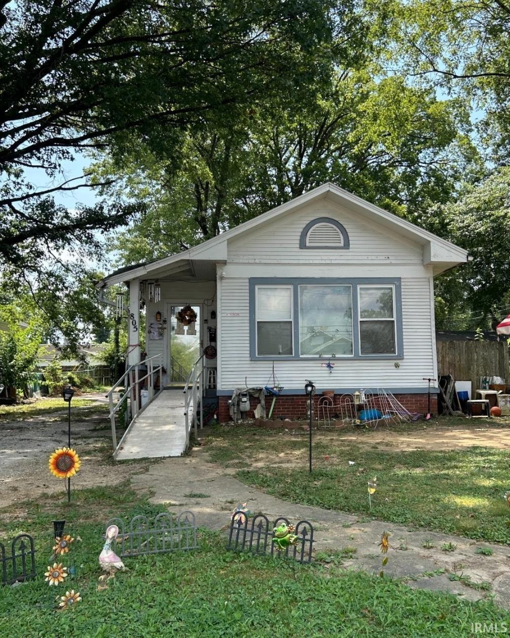 805 E Riverside Drive Property Photo 1