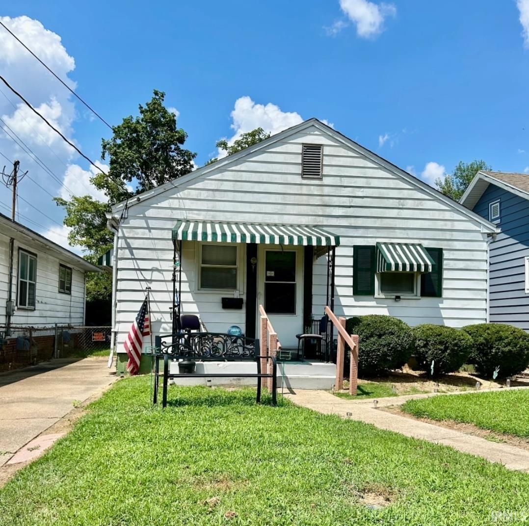 1735 S Bedford Avenue Property Photo 1