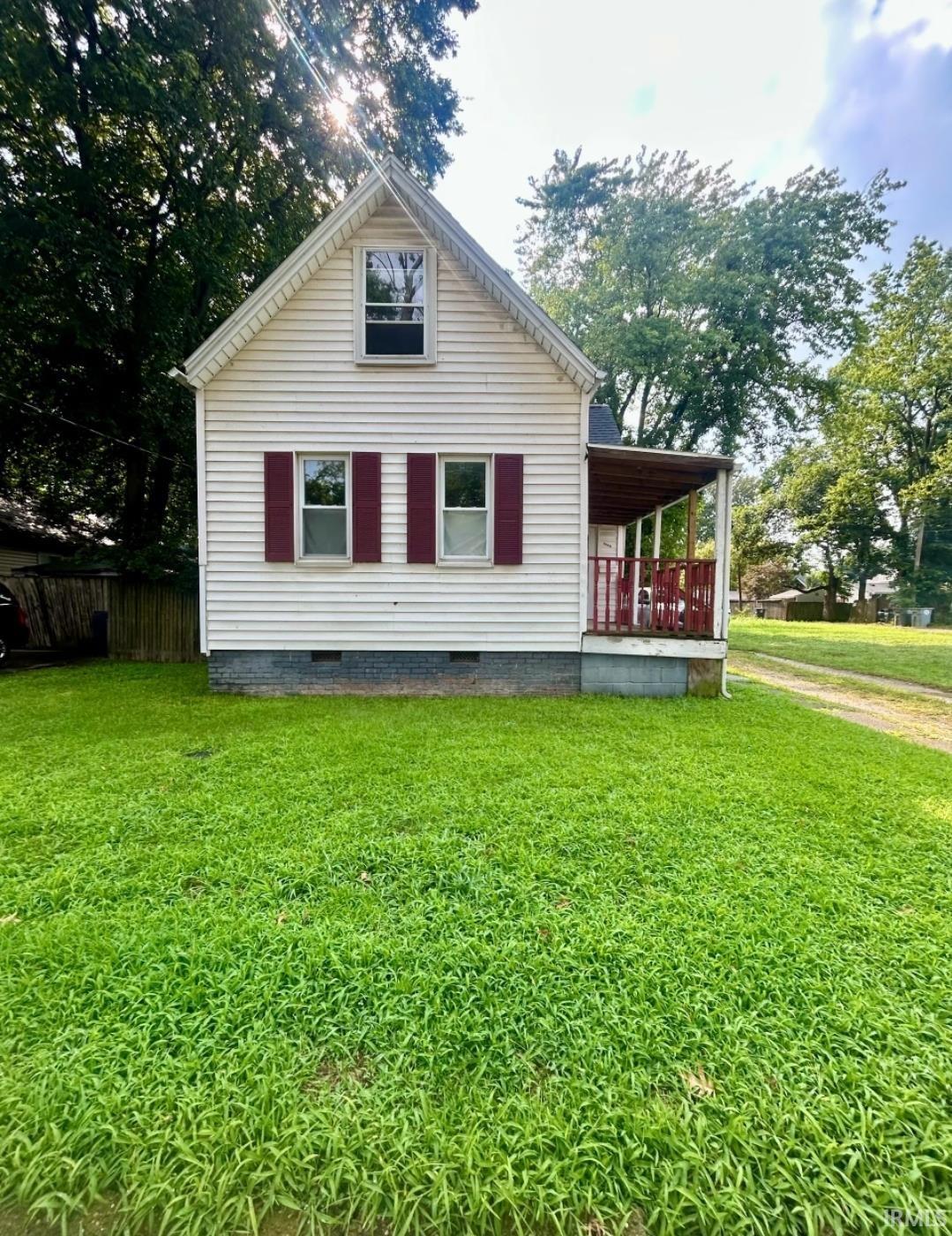 1715 S Bedford Avenue Property Photo 1
