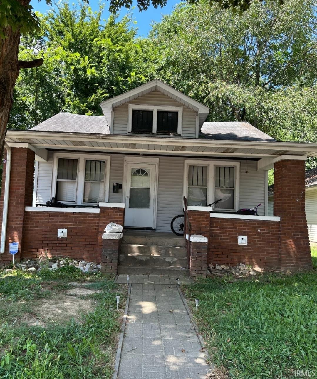 1723 S Bedford Avenue Property Photo 1