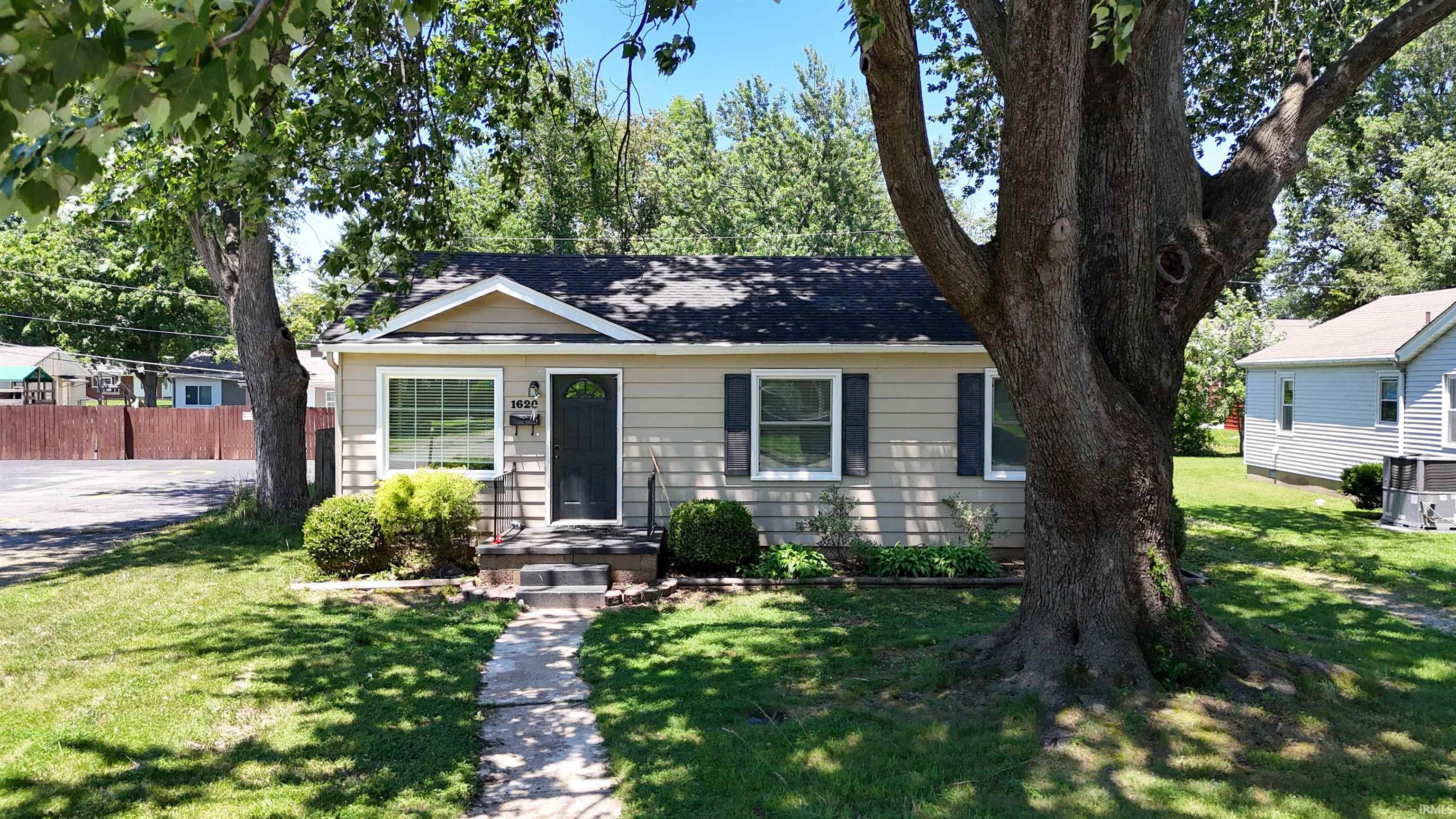 1620 E Blackford Avenue Property Photo 1