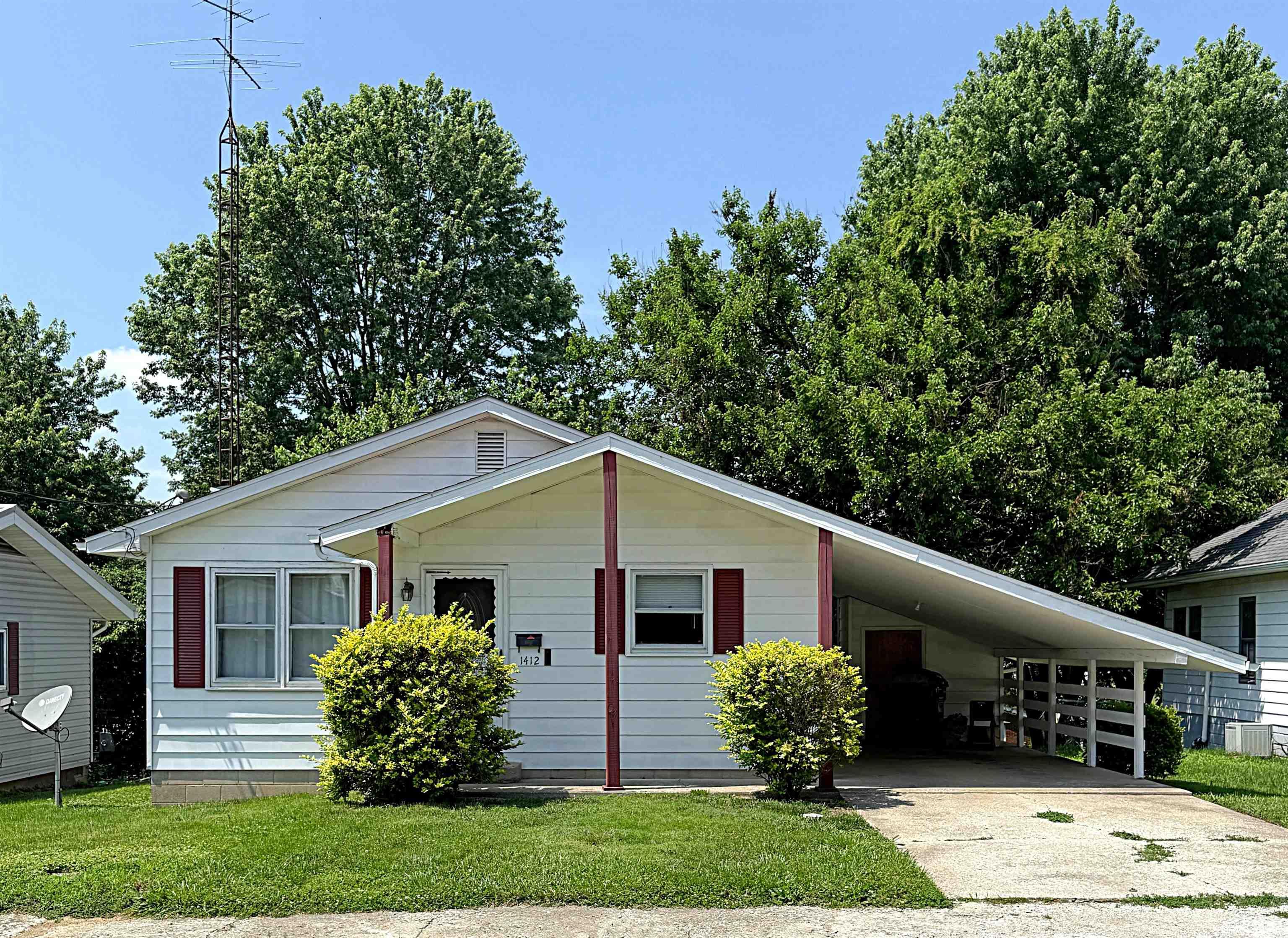 1412 E Poplar Street Property Photo 1