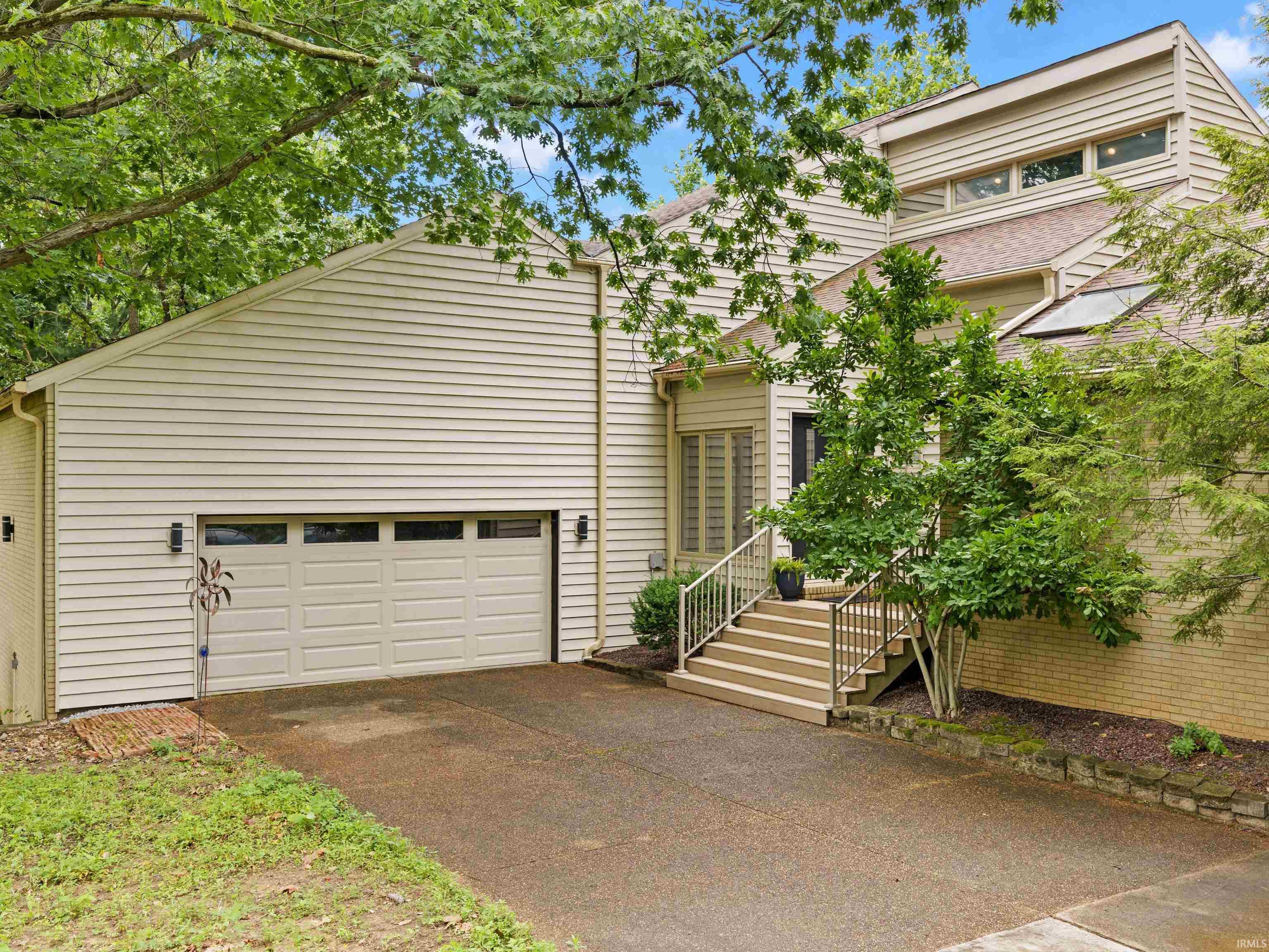6916 Tonia Court Property Photo 1