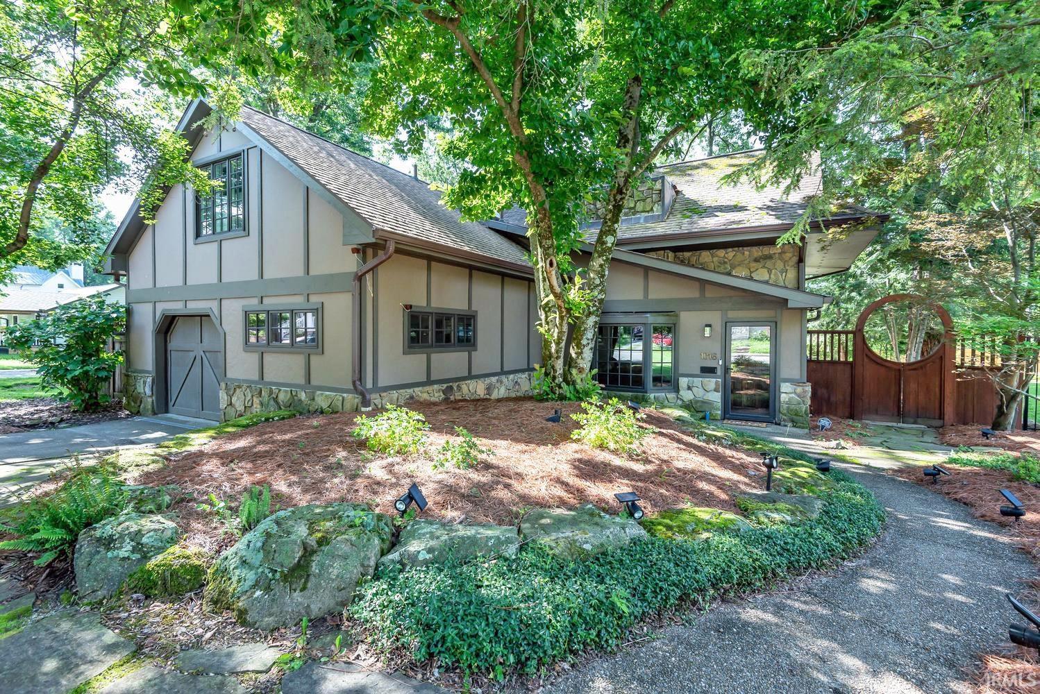 1016 E Maxwell Lane