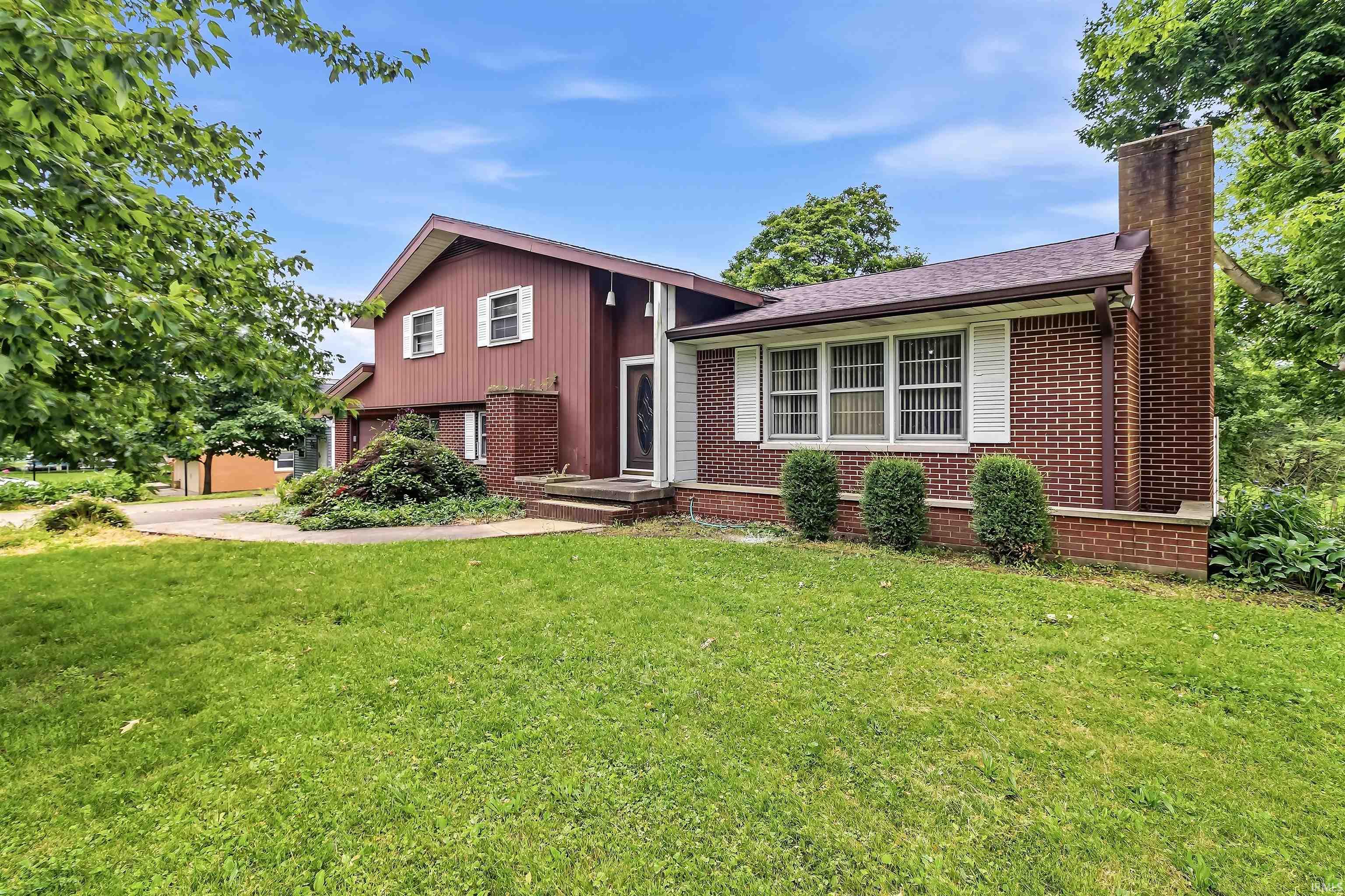 1925 W Thomas Drive Property Photo 1