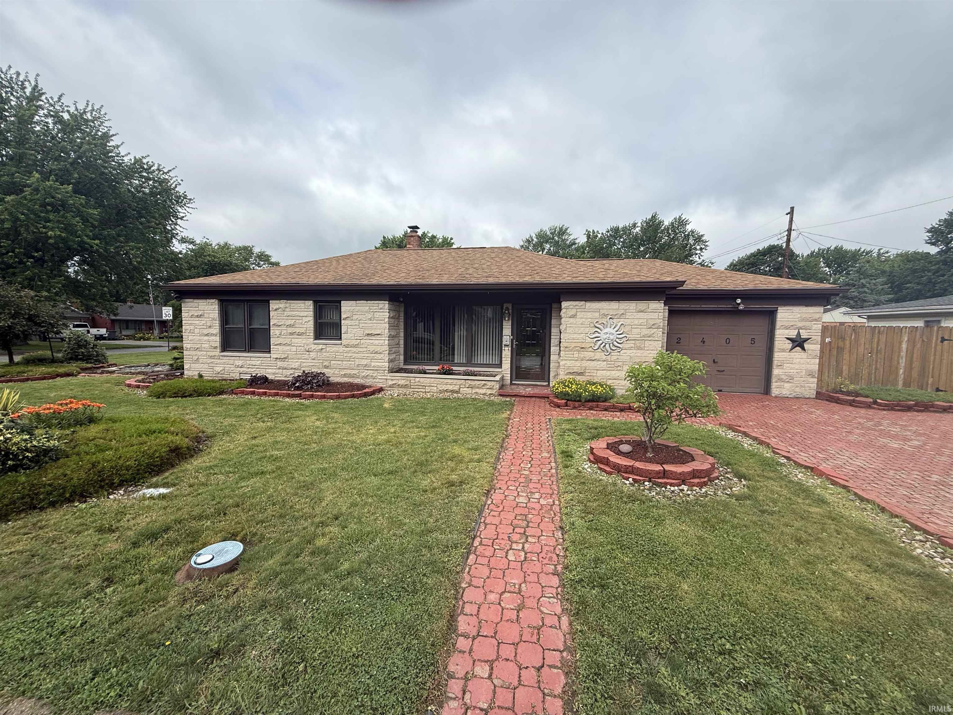 2405 S Webster Street Property Photo 1