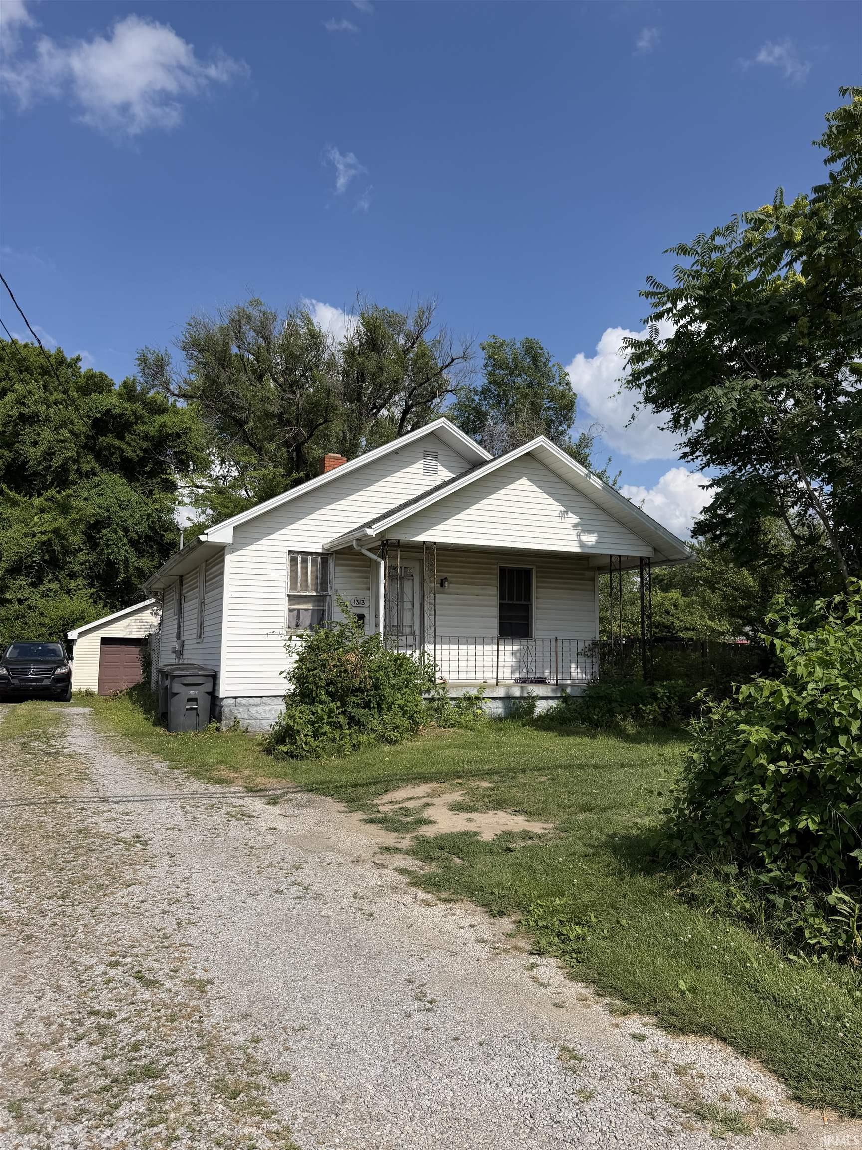 1313 N Fares Avenue Property Photo 1