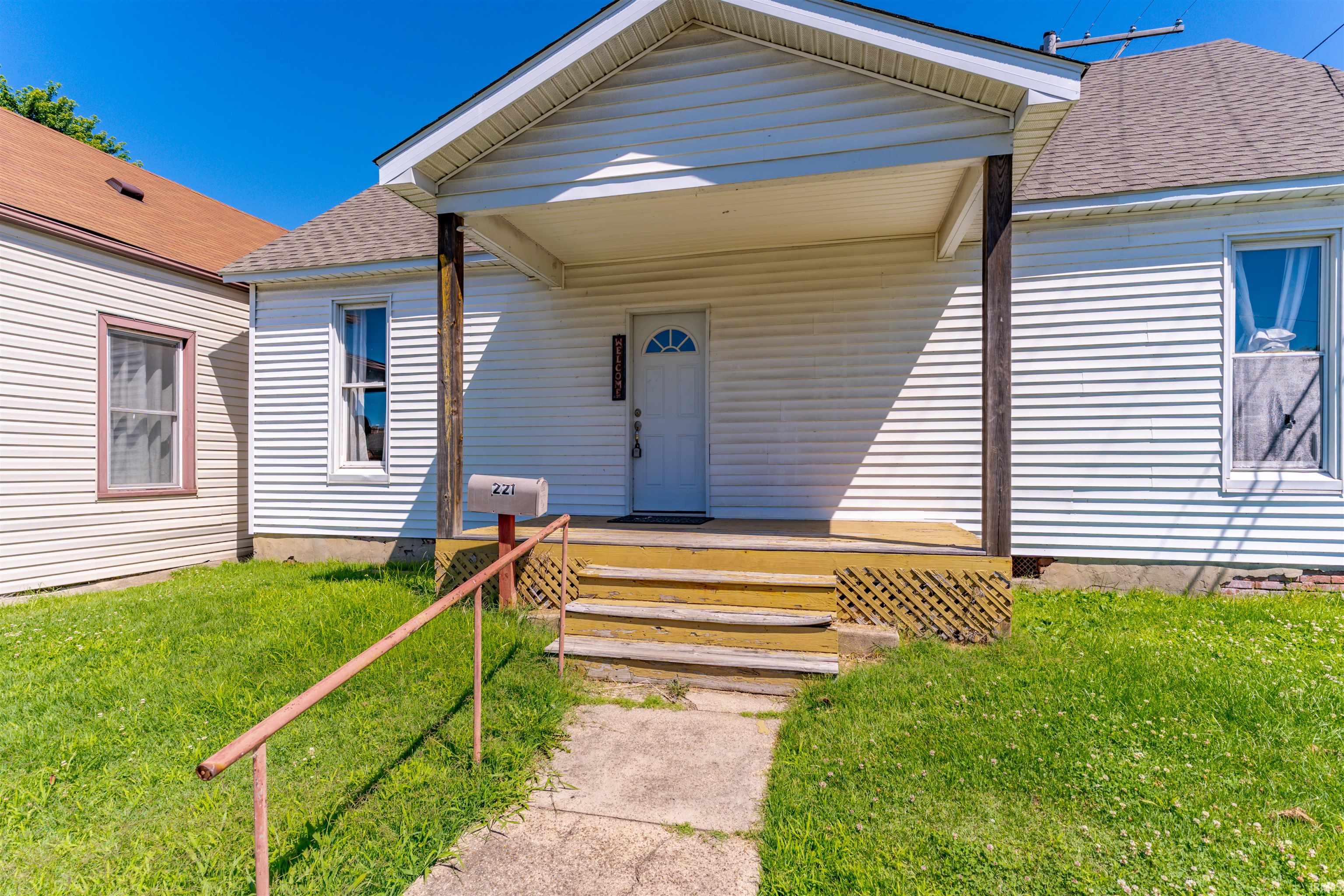 221 W Eighth Street Property Photo 1