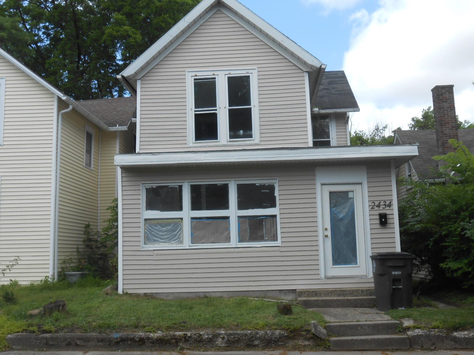 2434 Thompson Avenue Property Photo 1