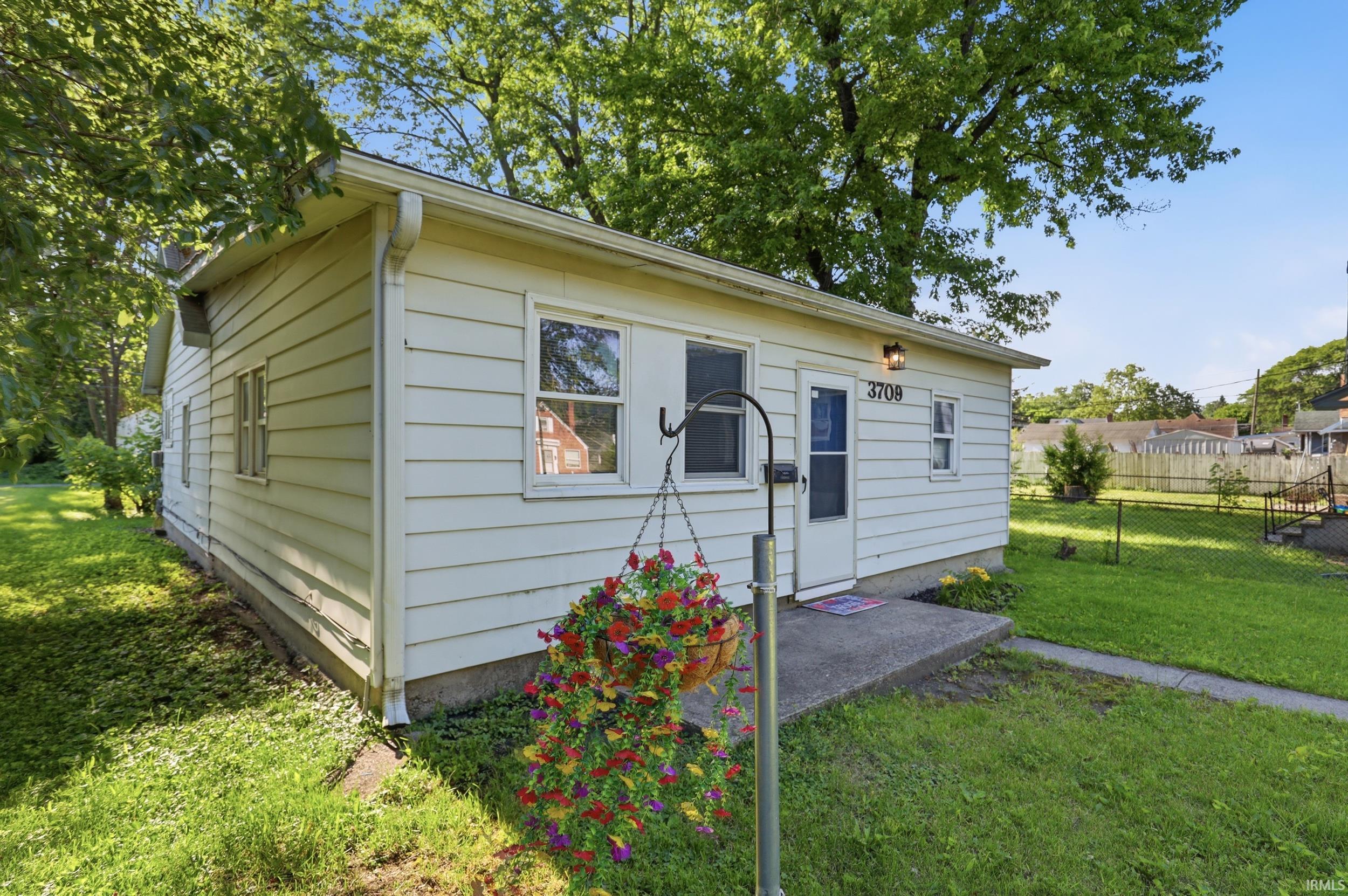 3709 South Park Drive Property Photo 1