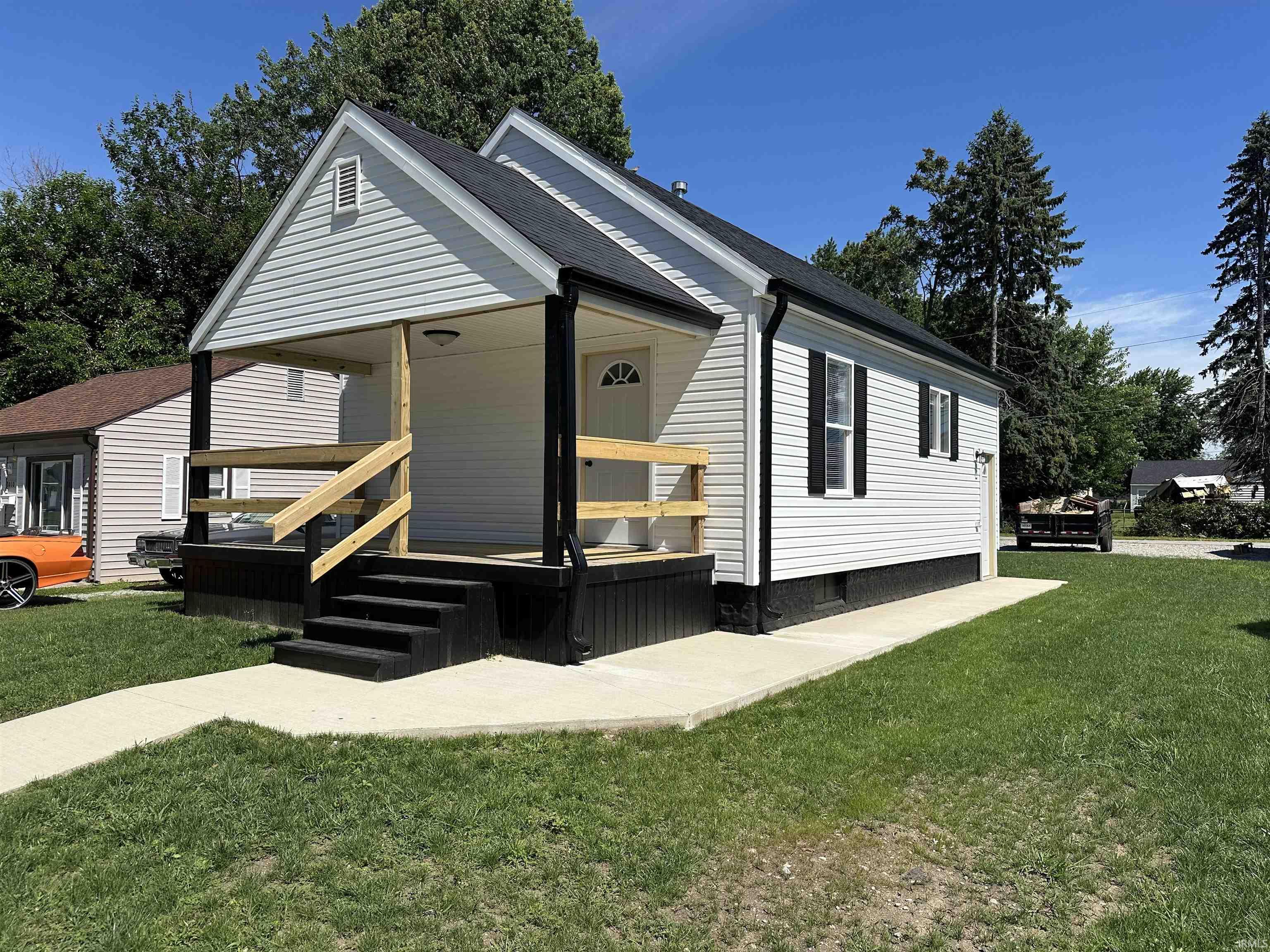1012 E Elm Street Property Photo 1