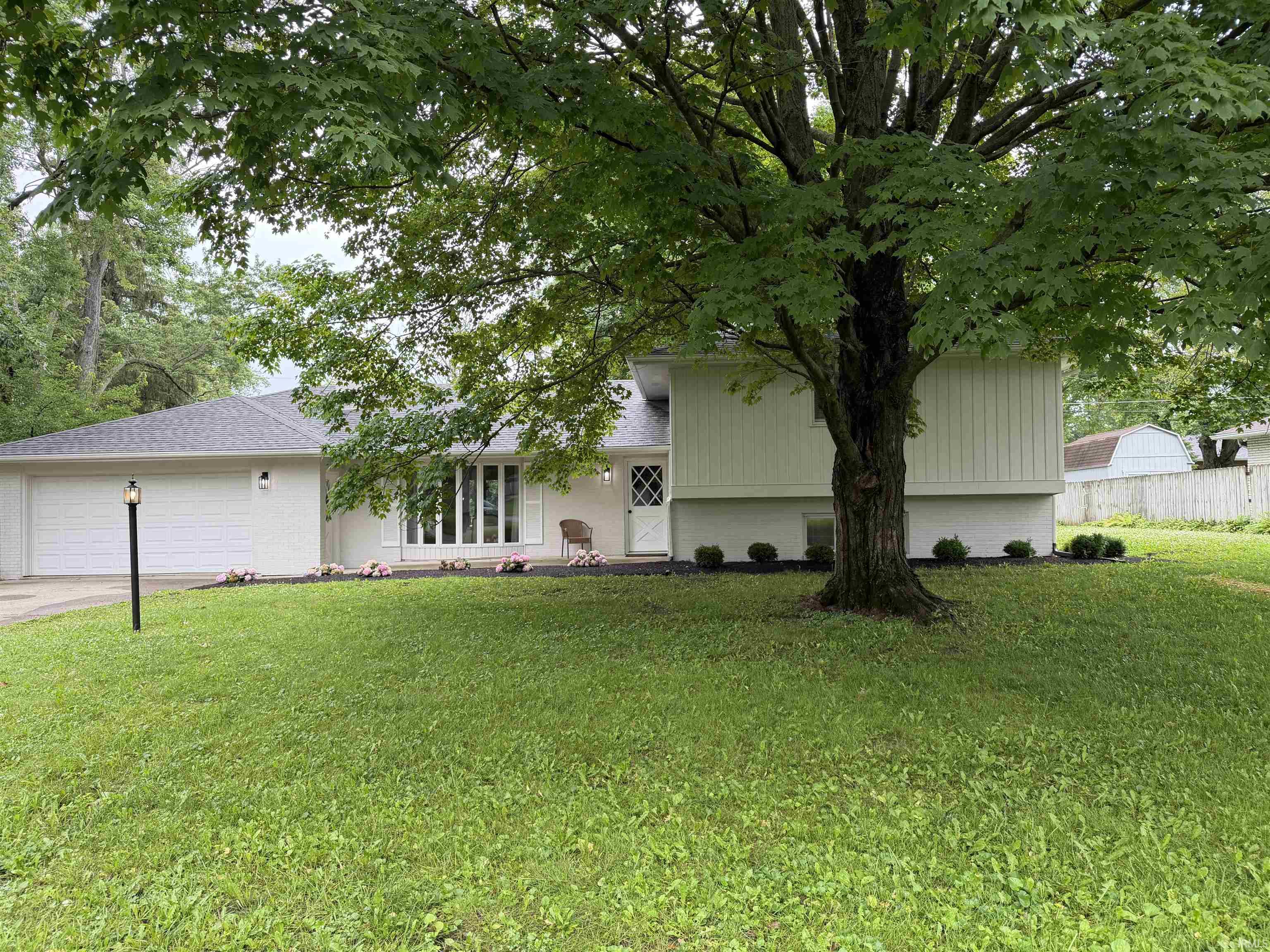 1212 N Bittersweet Lane Property Photo 1