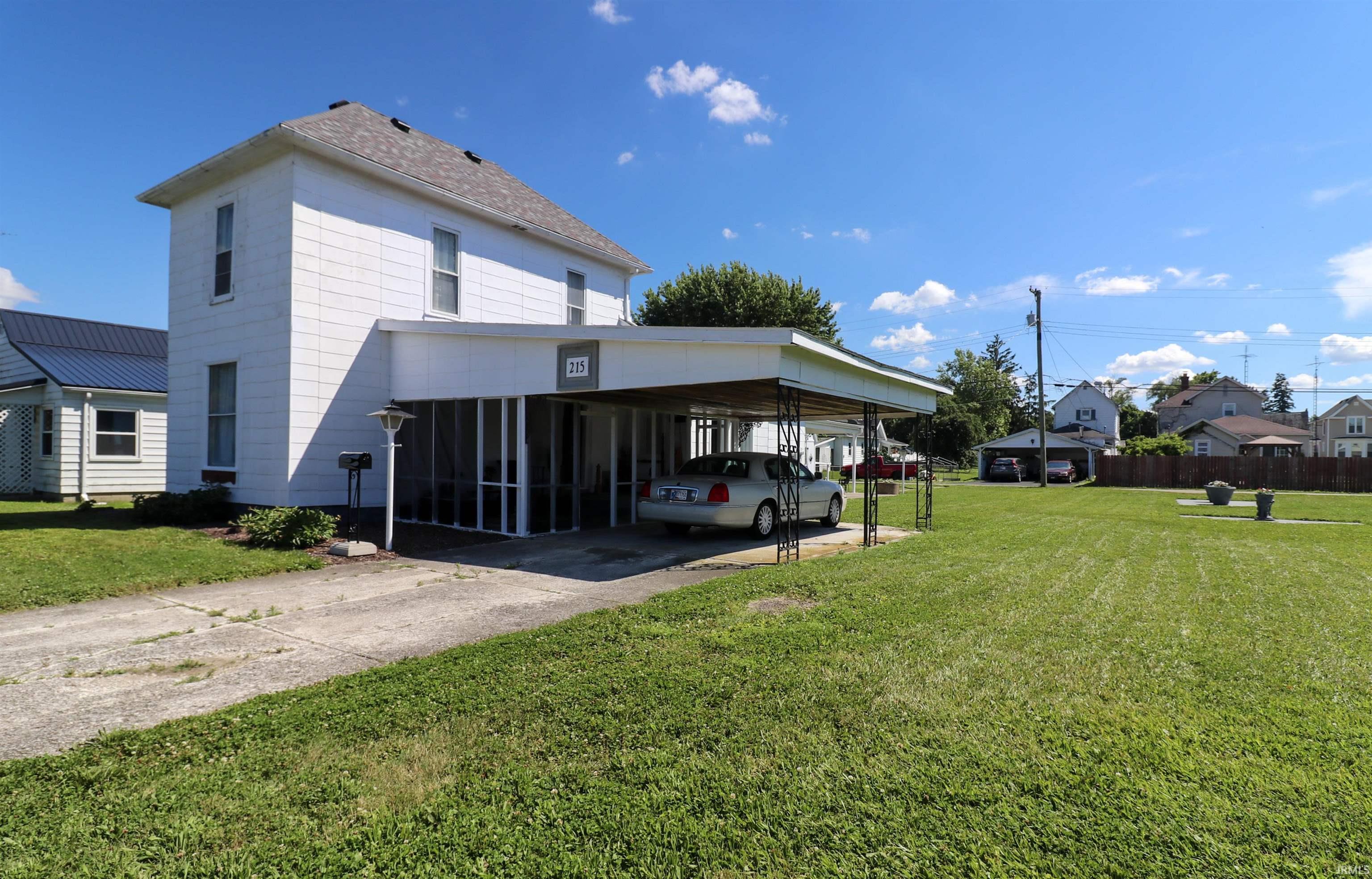 215 E Commerce Street Property Photo 1
