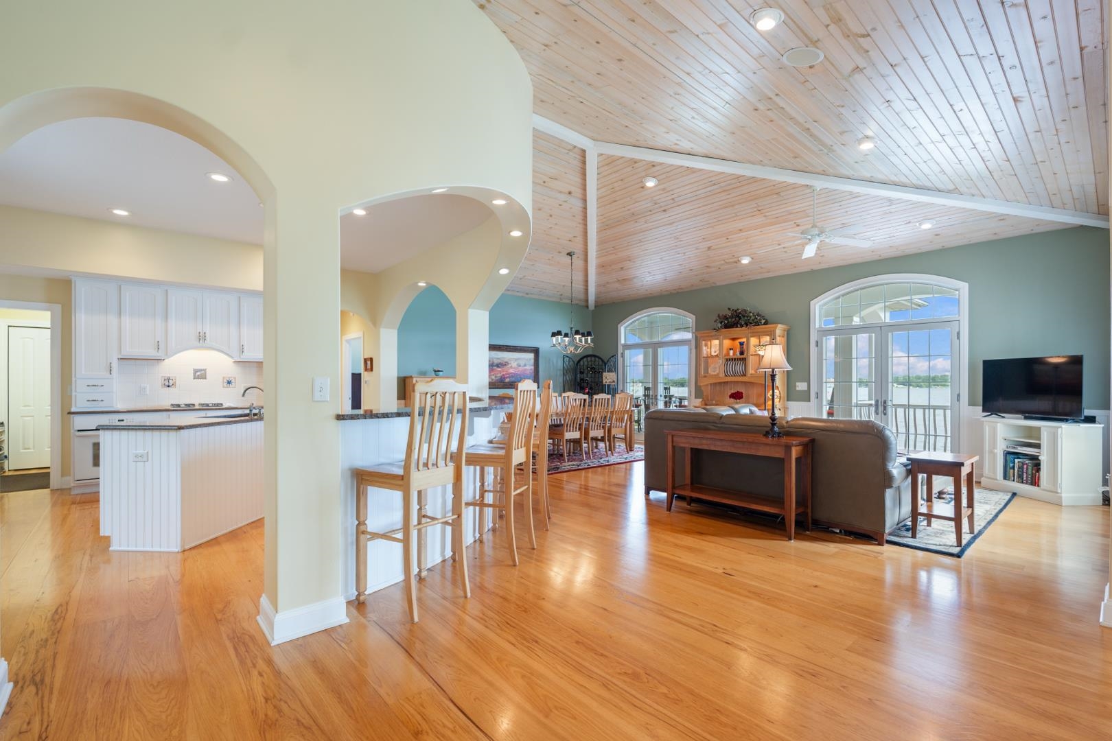 1332 Country Club Terrace Property Photo 5