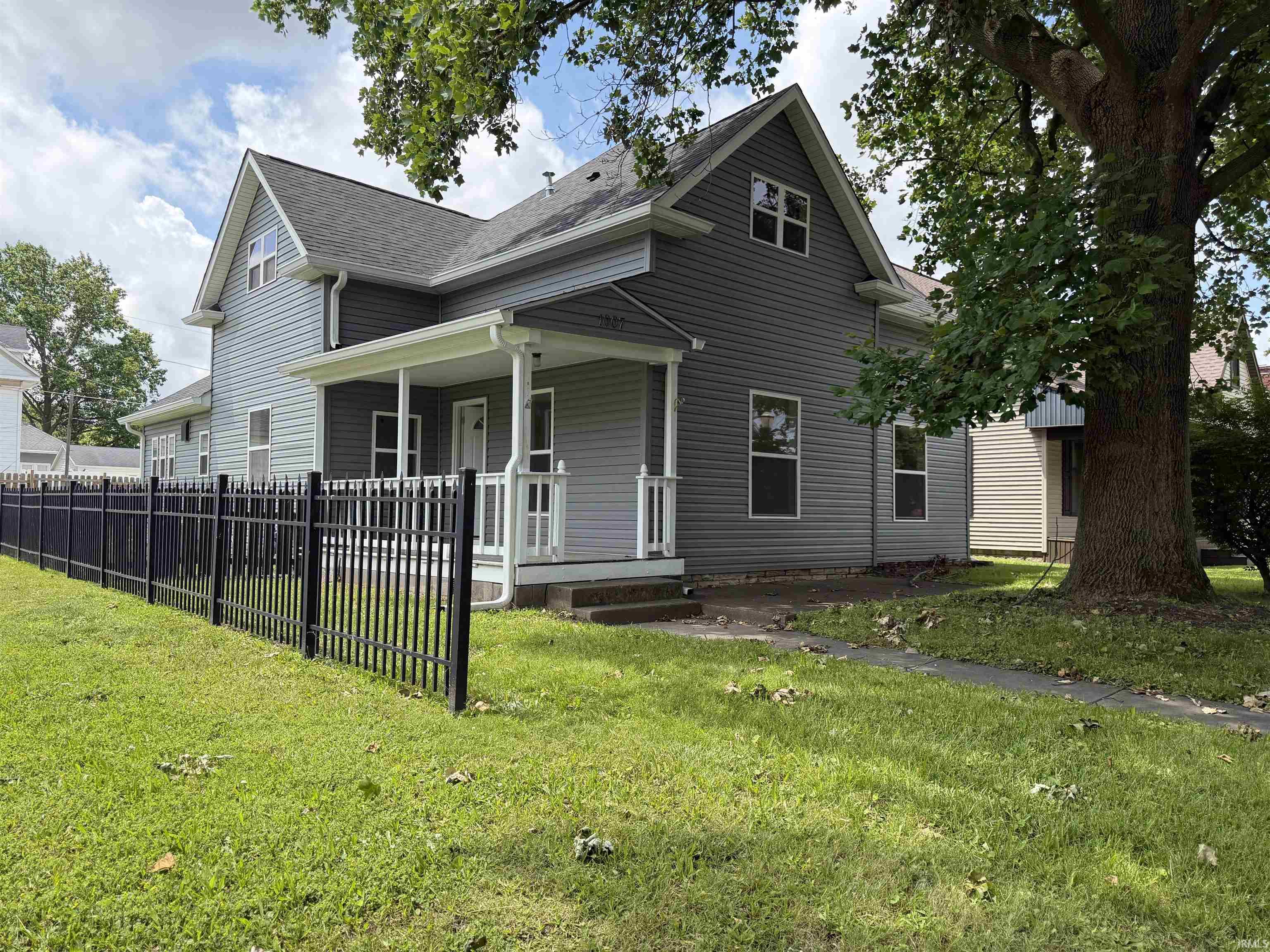 1007 W Sycamore Street Property Photo 1