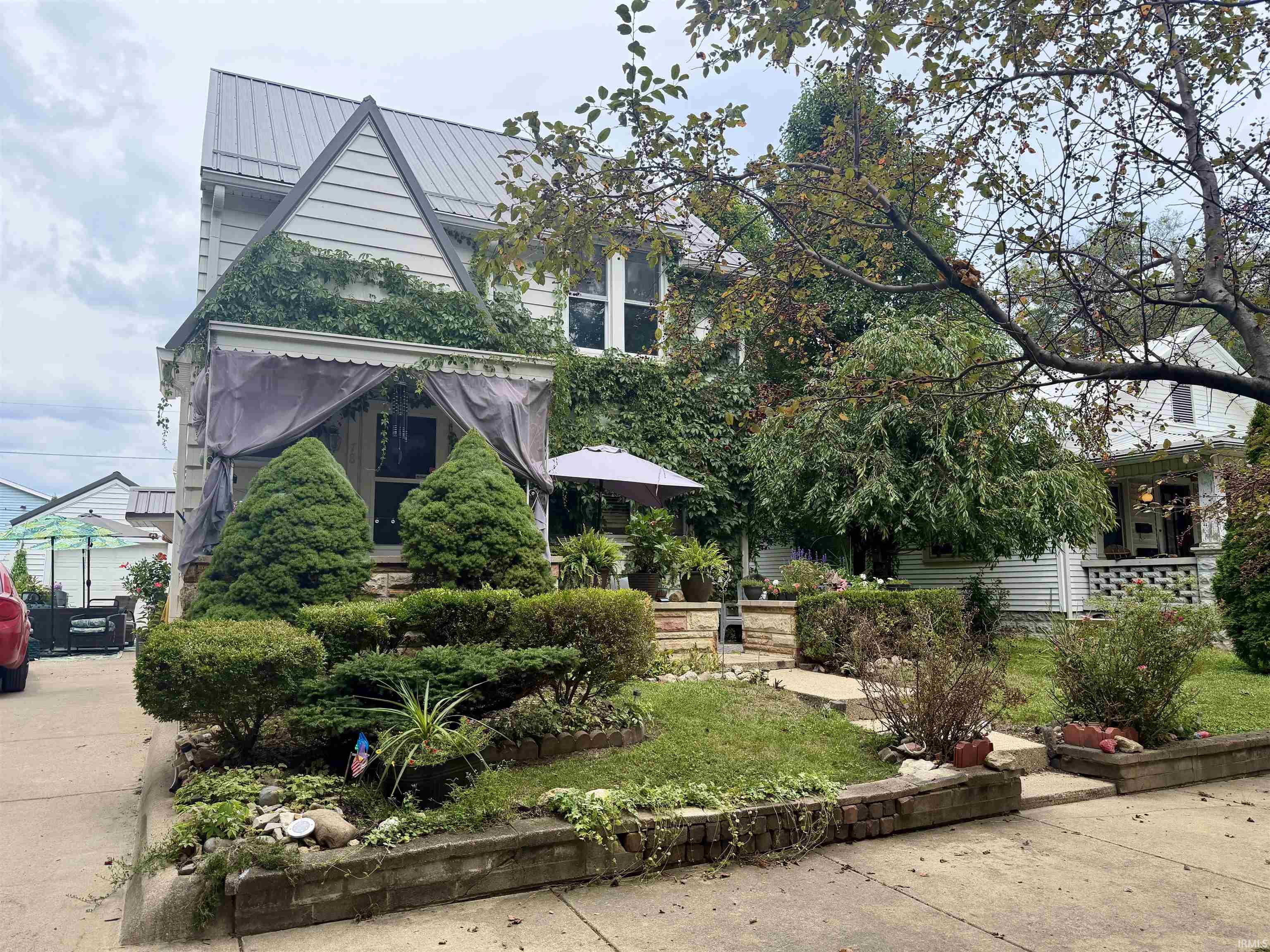 578 W 5th Street Property Photo 1
