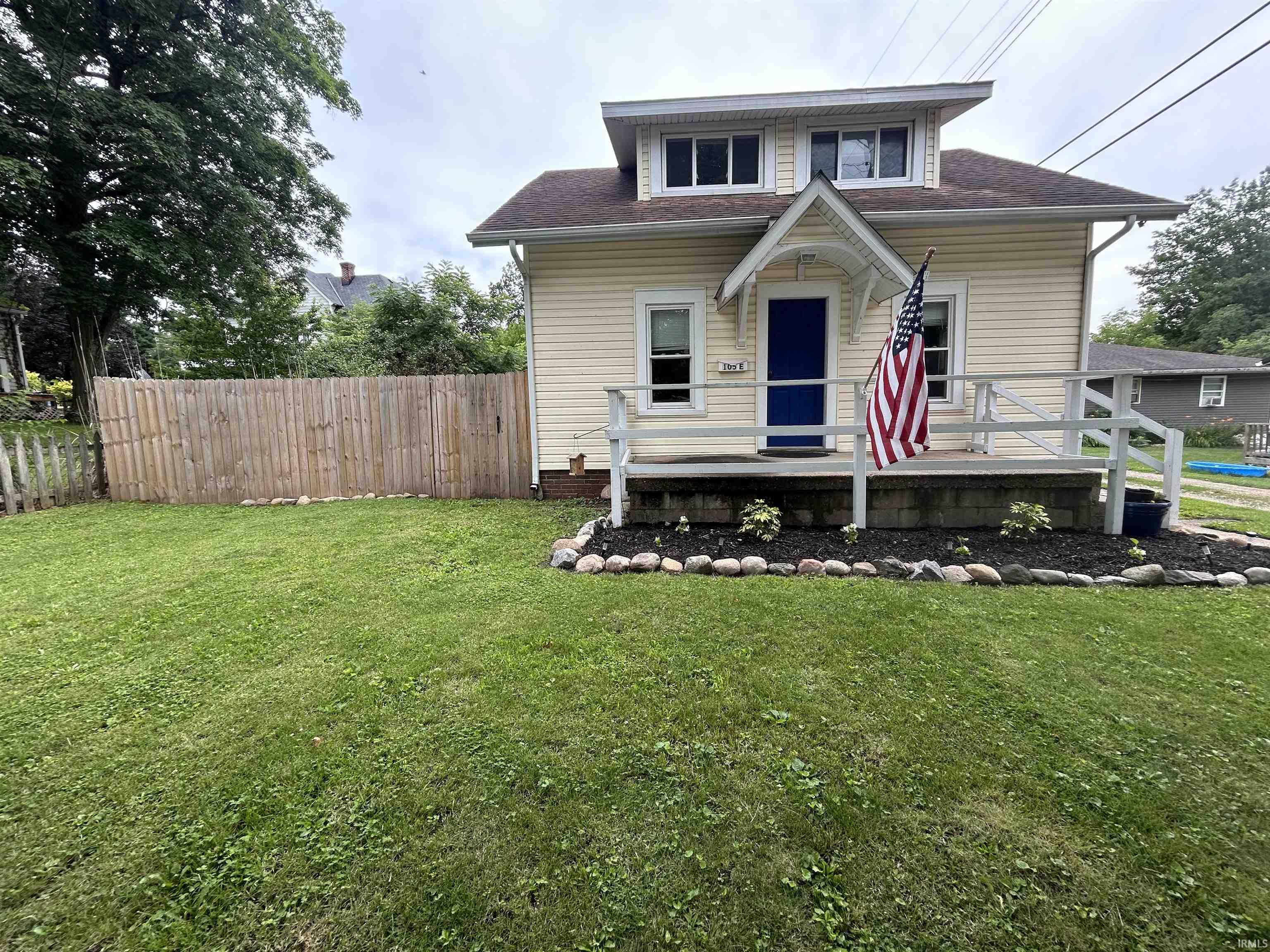 105 E Washington Street Property Photo 1