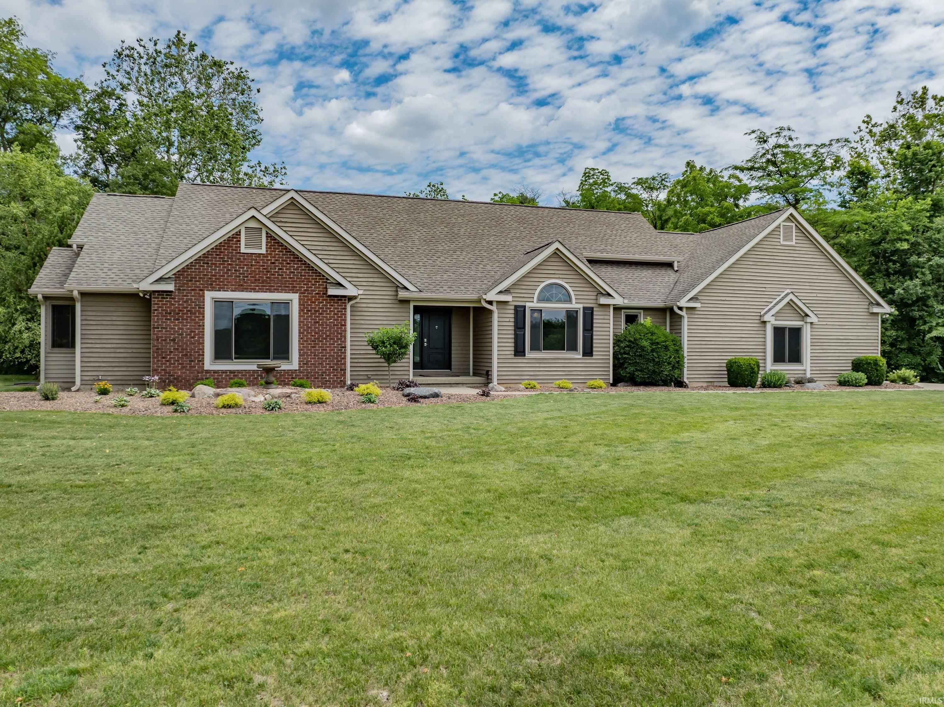 7565 N Clear Creek Road Property Photo 1
