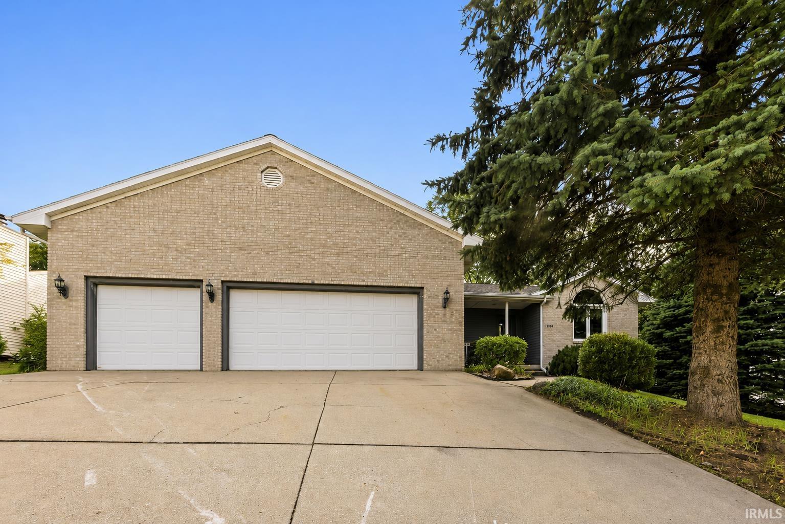 1904 Hunters Ridge Drive Property Photo 1