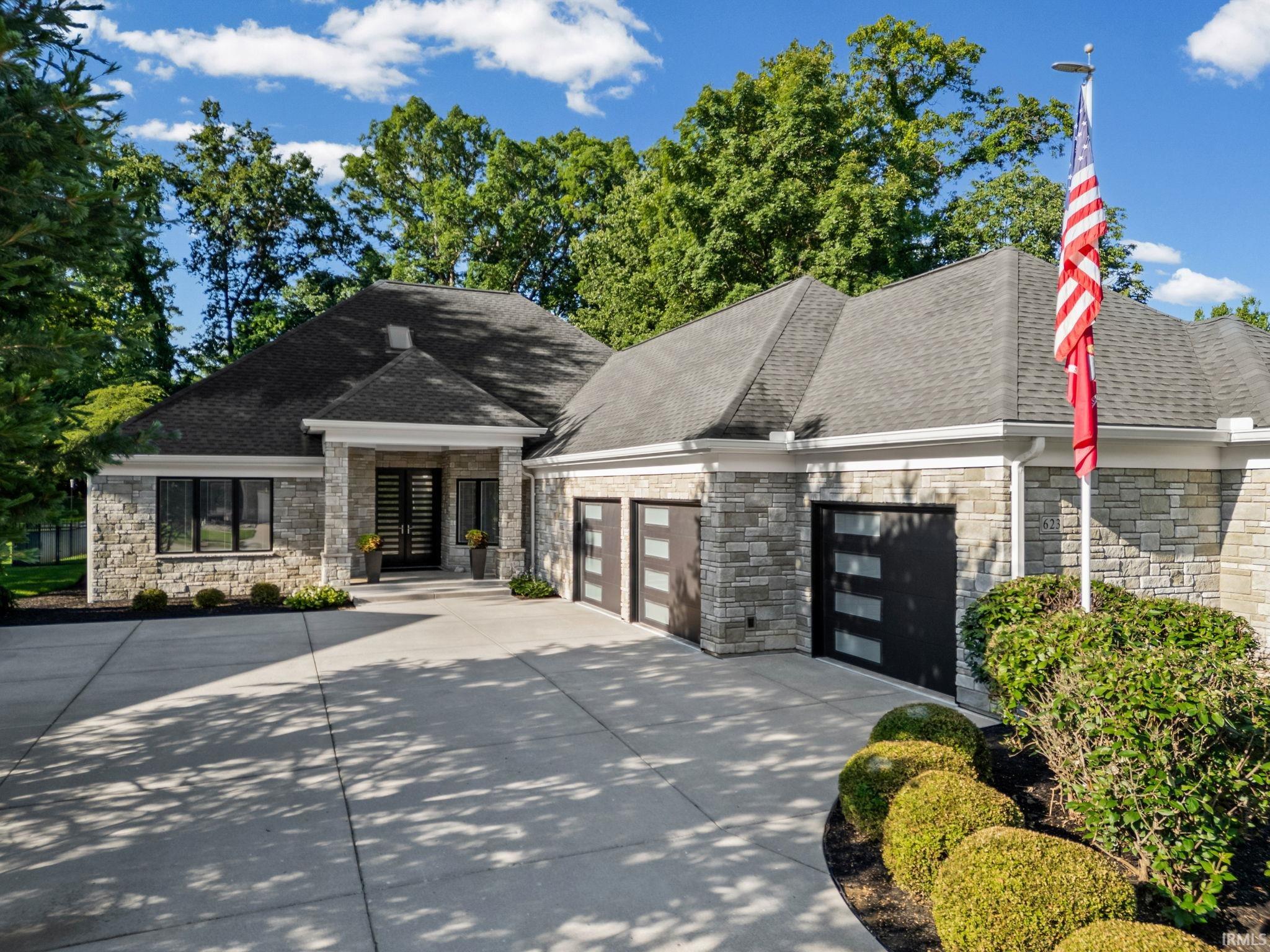 623 Bur Oak W Court Property Photo 1