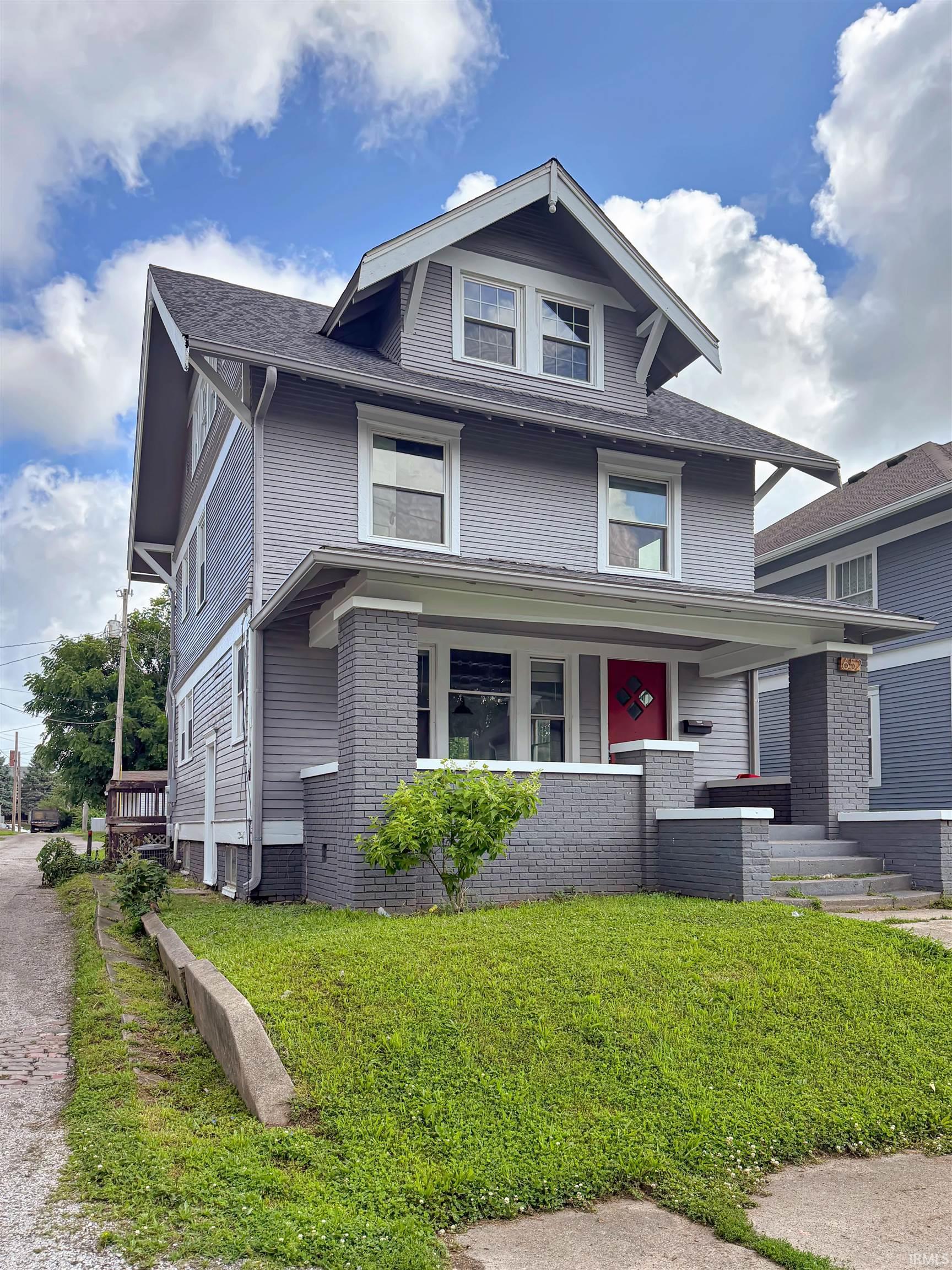 652 E Washington Street Property Photo 1
