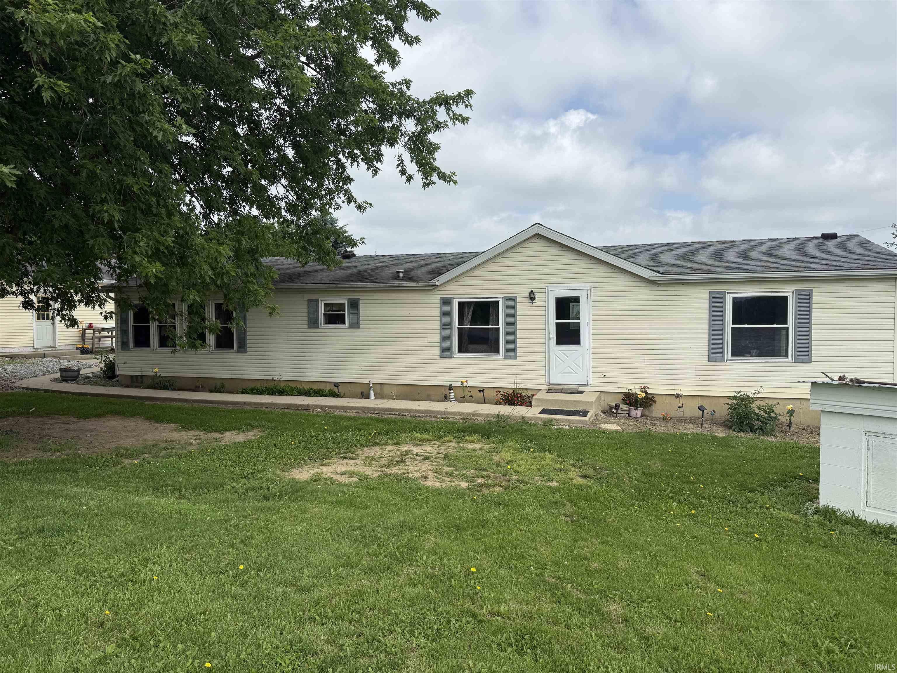 890 W Sheckler Road Property Photo 1