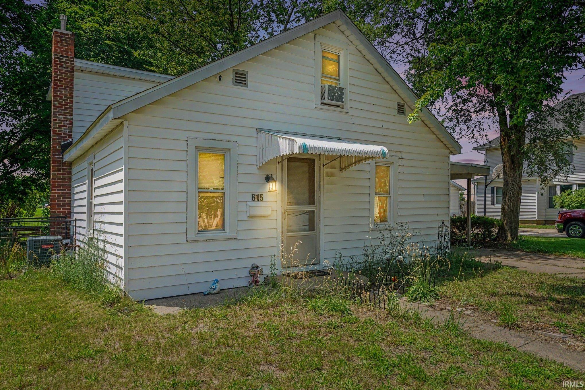 615 N Riverside Boulevard Property Photo 1