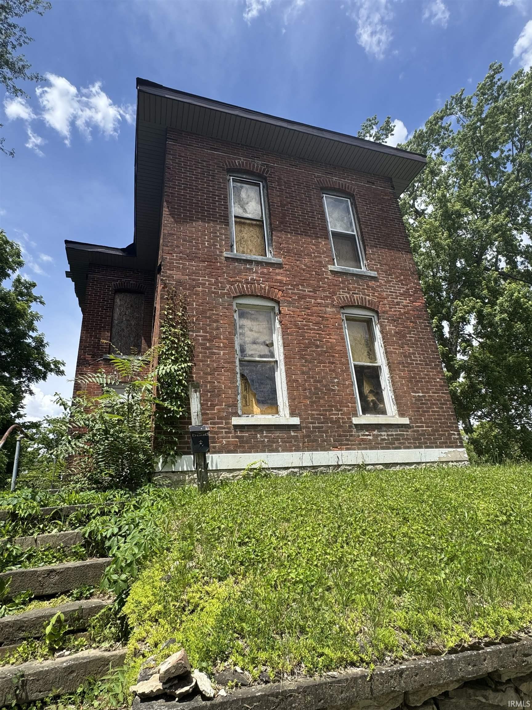 2012 S Washington Street Property Photo 1