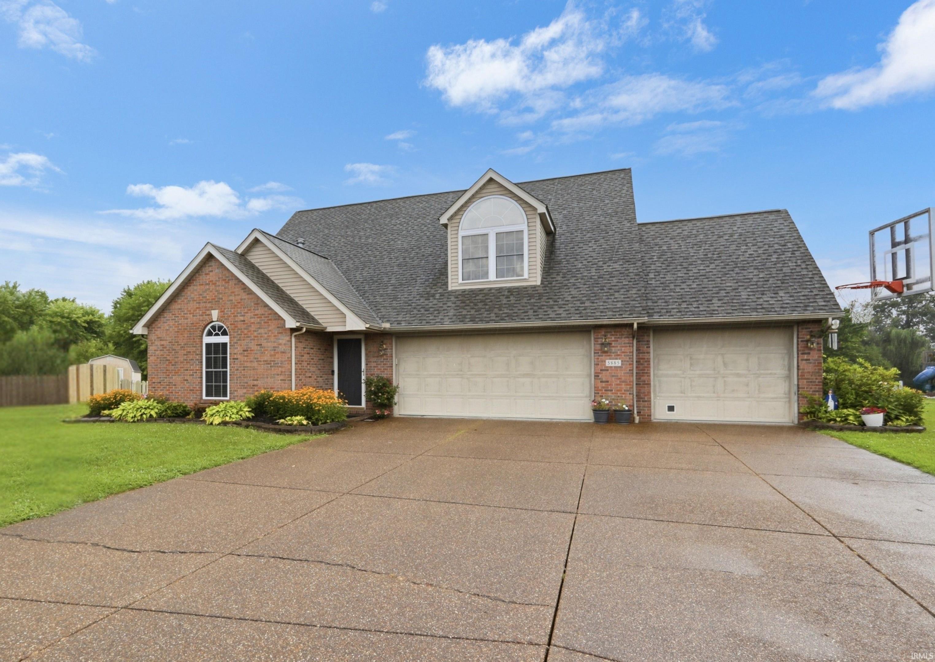 5885 Wayside Court Property Photo 1