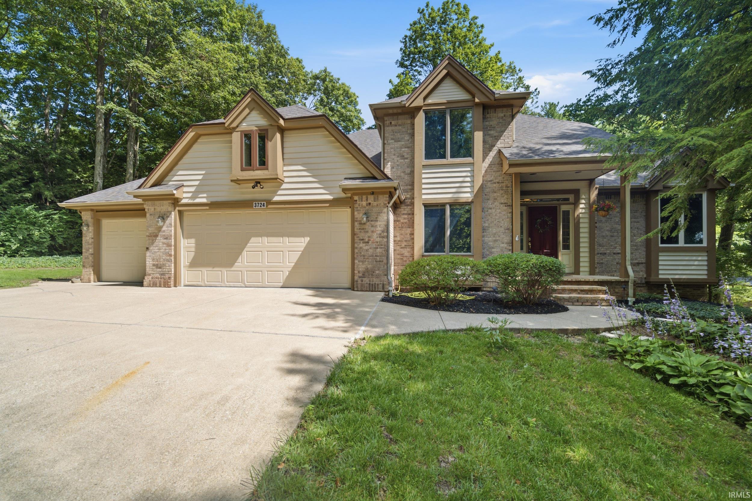 3724 Capilano Drive Property Photo 1
