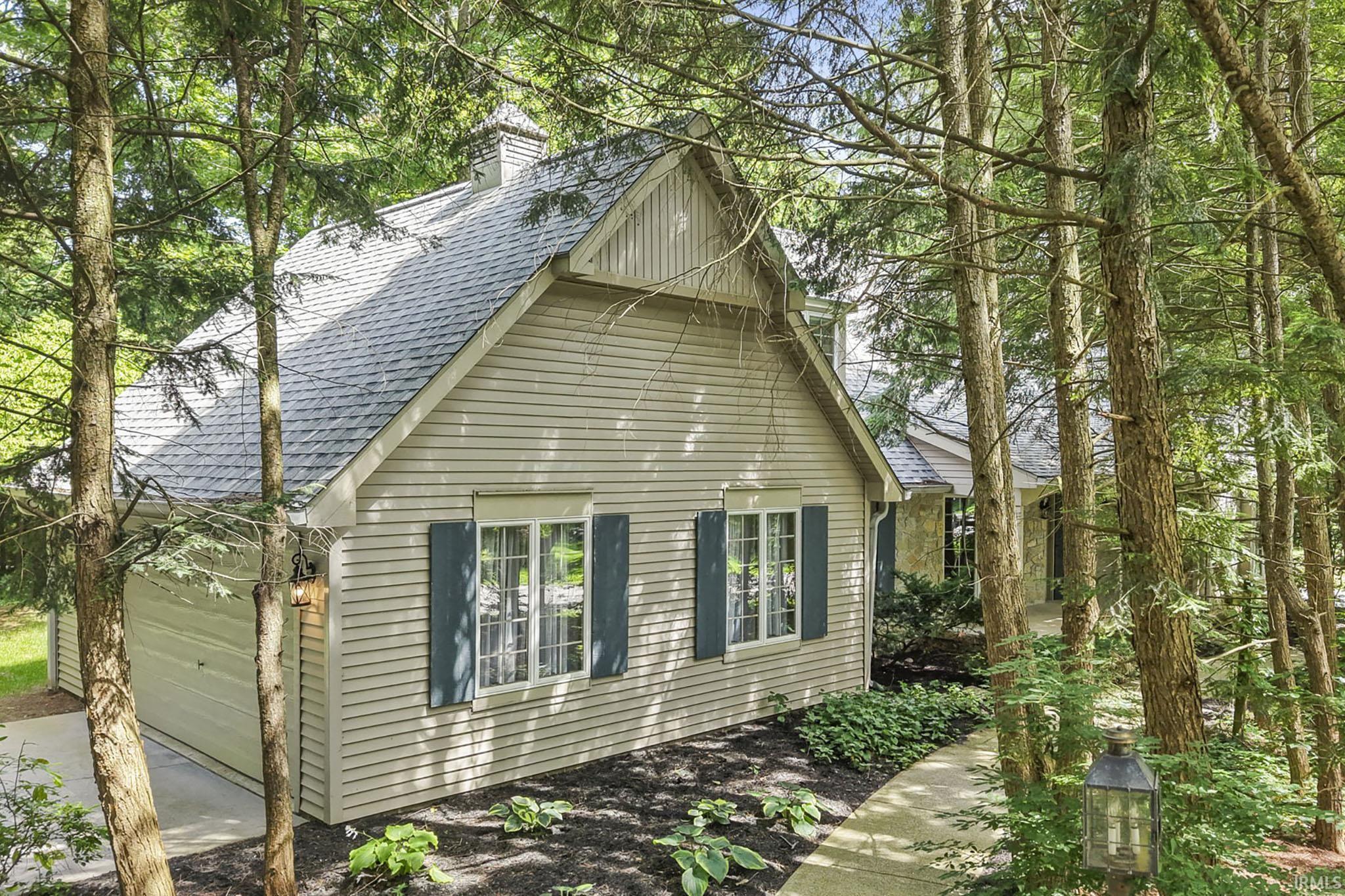 3723 Capilano Drive Property Photo 1
