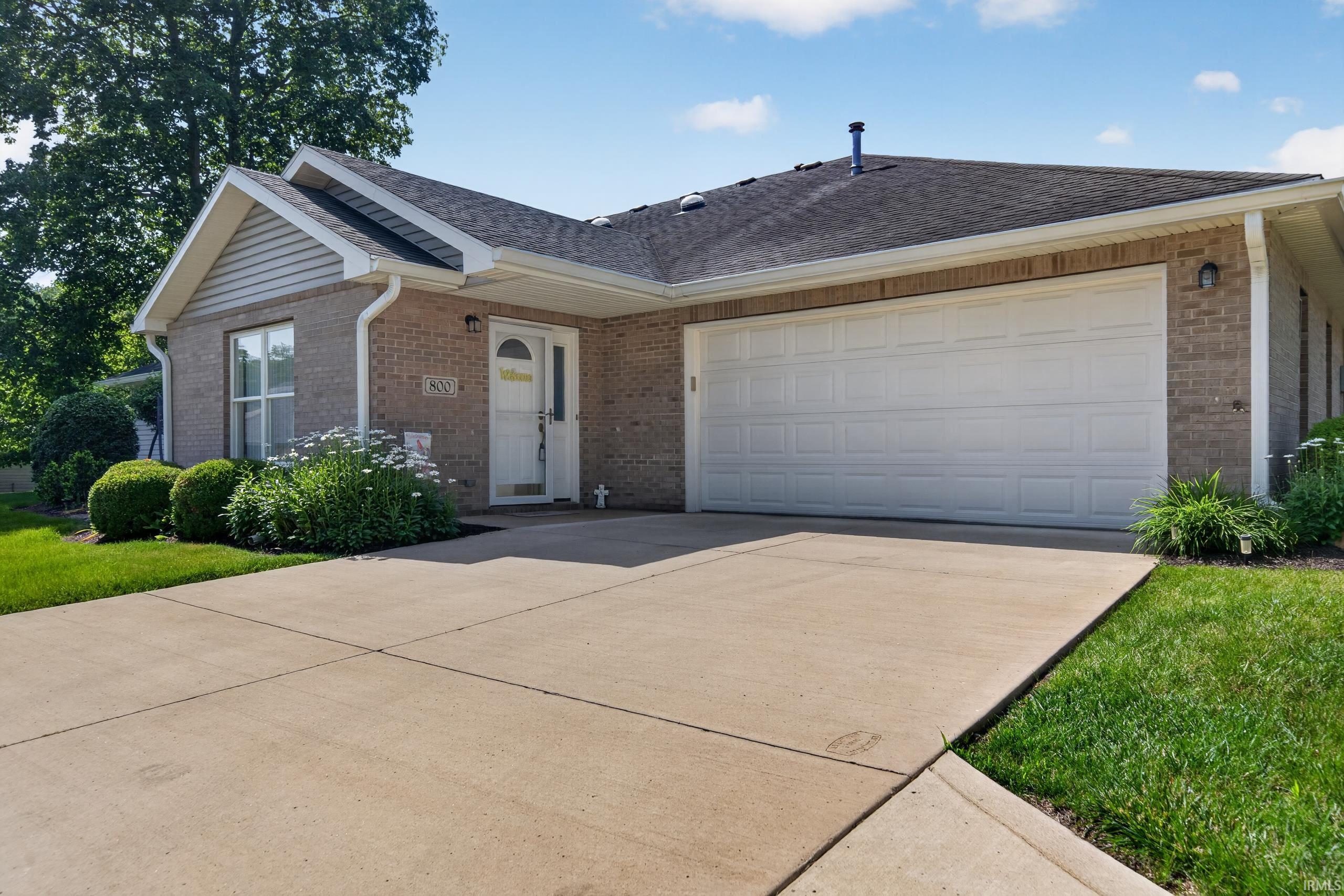 800 Walnut Ridge W Property Photo 1