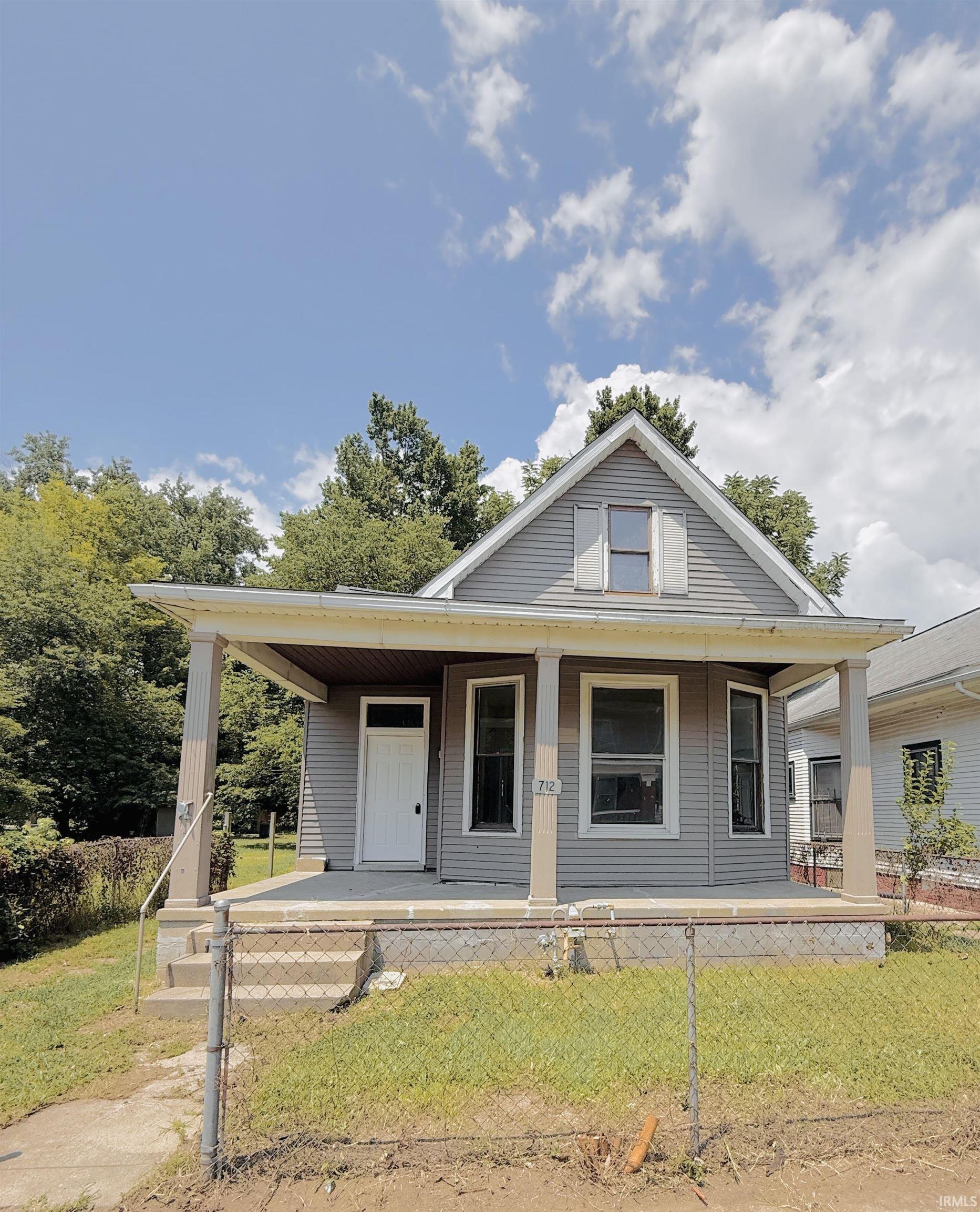 712 E Blackford Avenue Property Photo 1