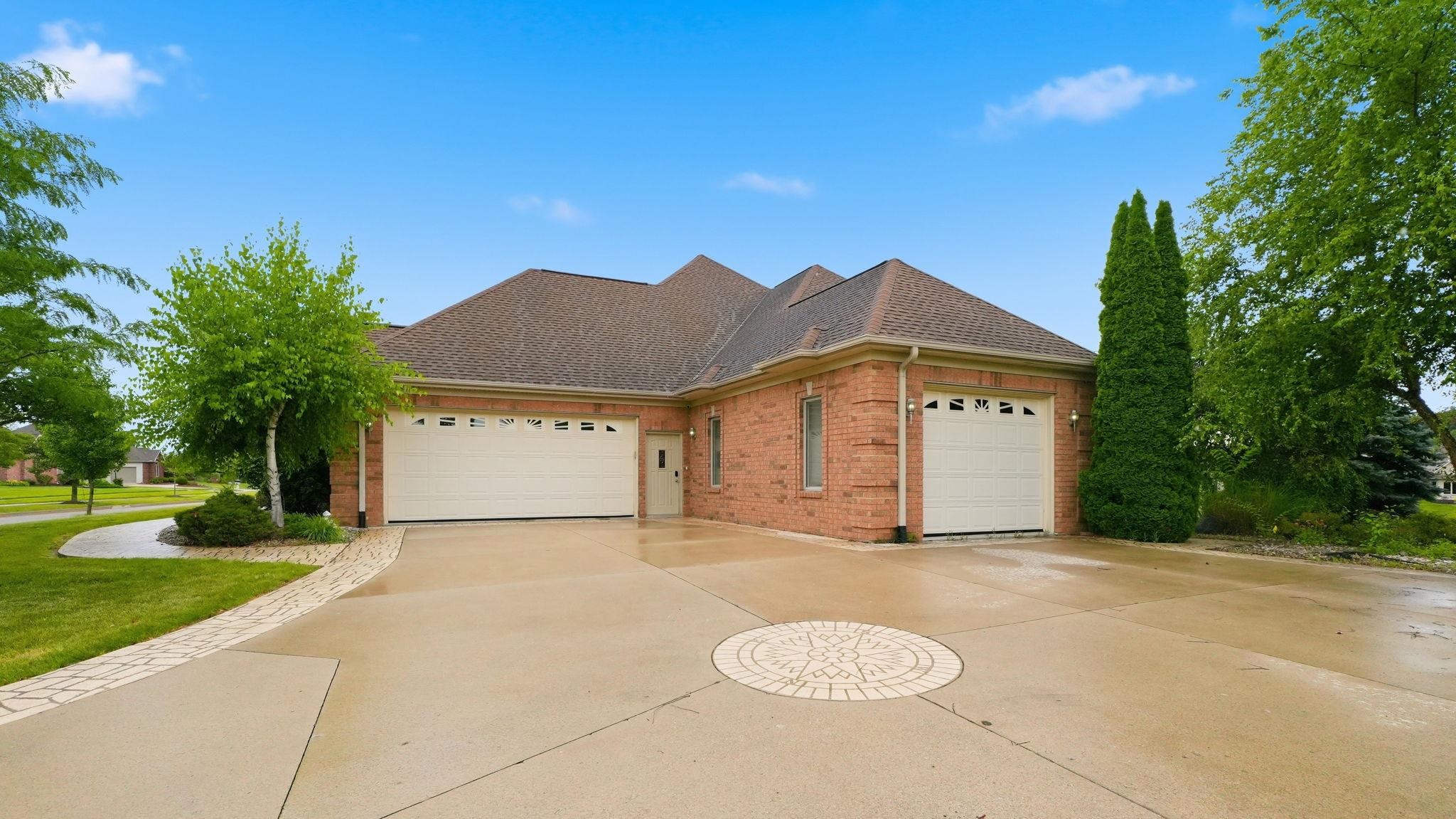 112 E Twin Eagles Boulevard Property Photo 3
