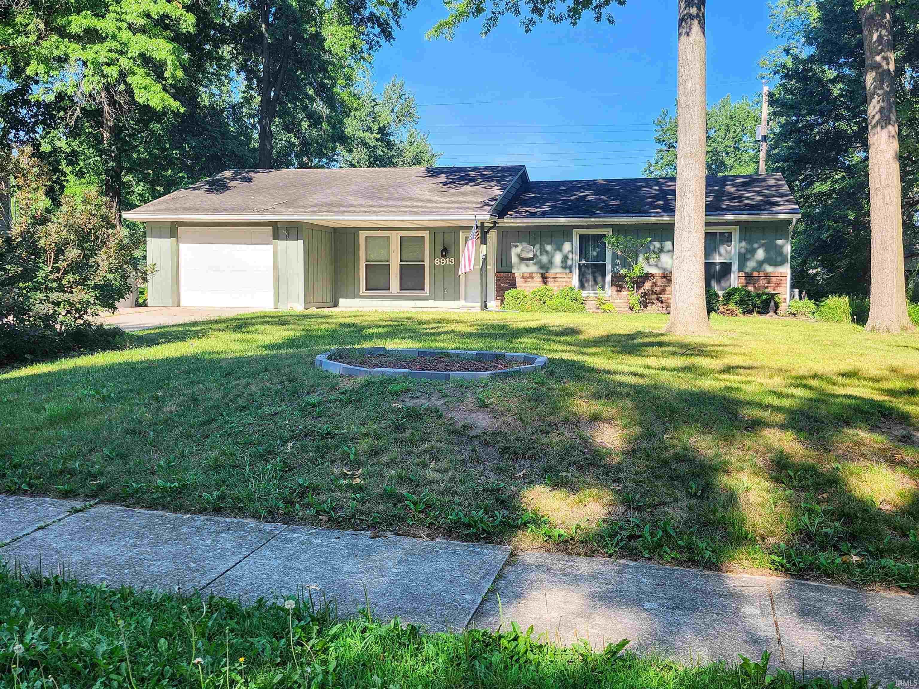 6913 Woodtrail Court Property Photo 1