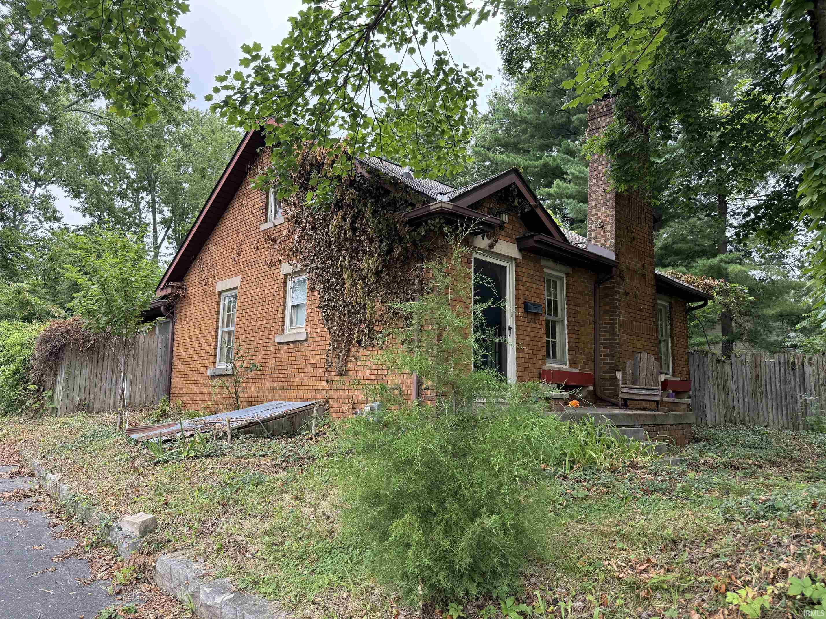 115 E Southern Drive Property Photo 1