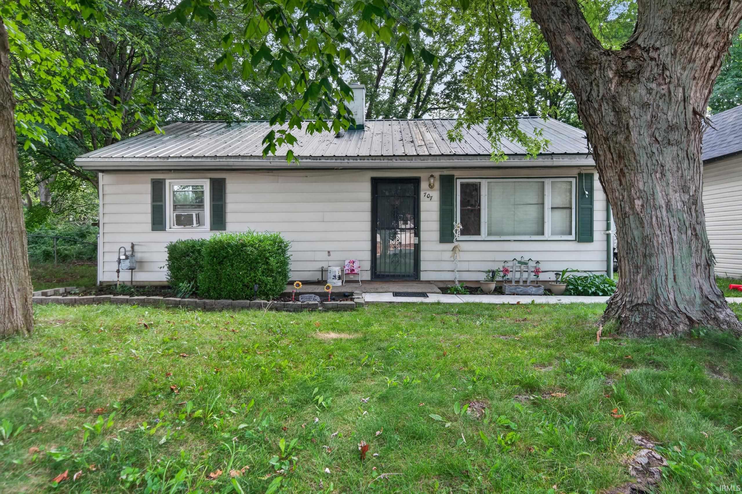 707 Walnut Avenue Property Photo 1