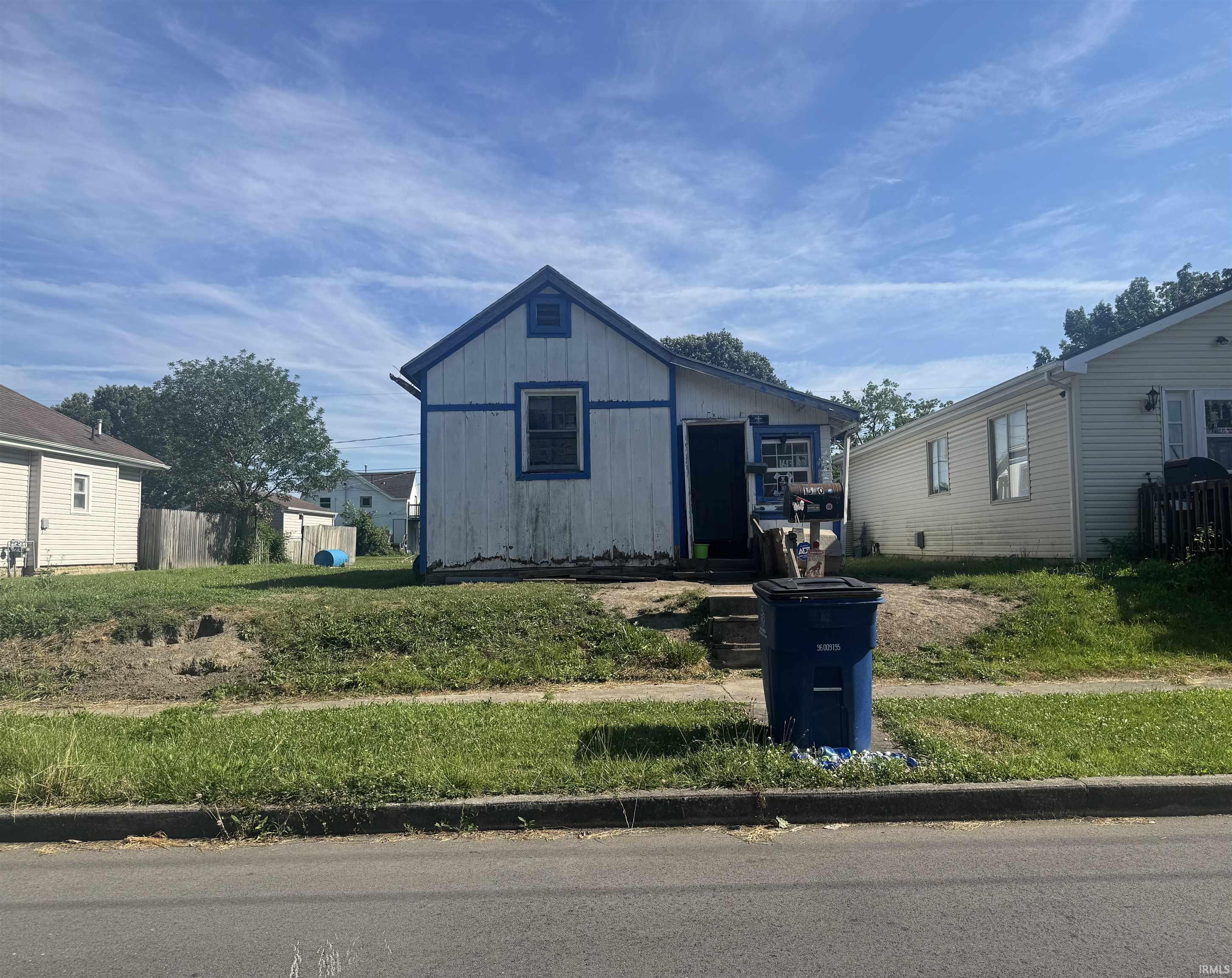 1613 W Jeffras Avenue Property Photo 1