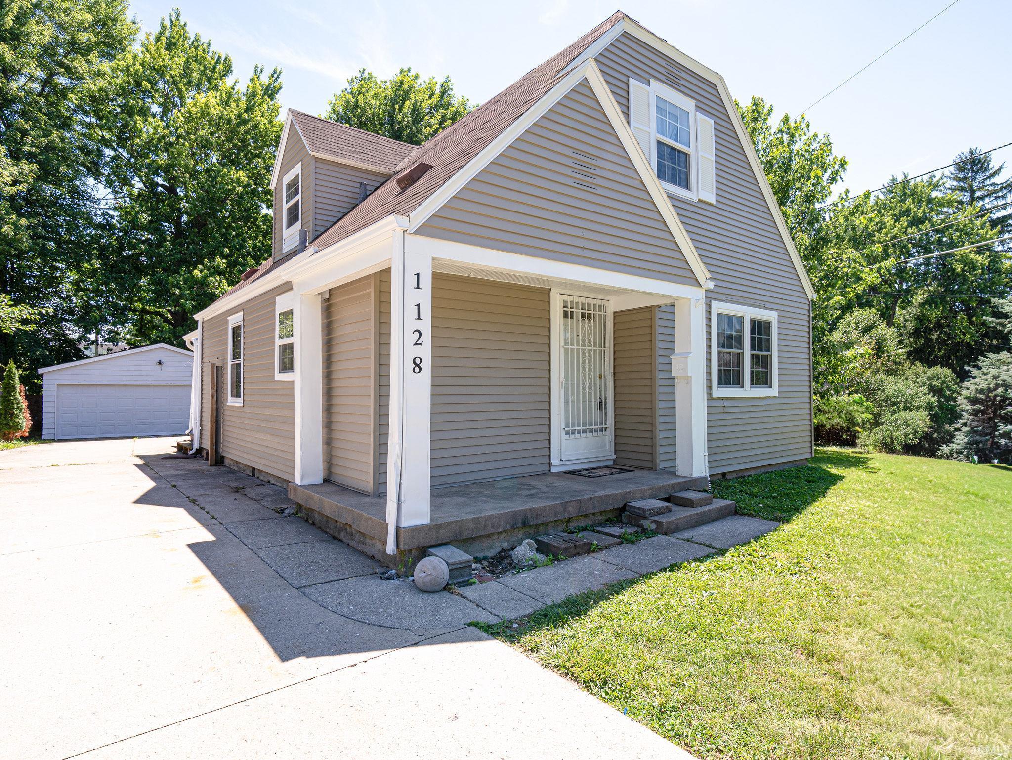 1128 Somerset Lane Property Photo 1