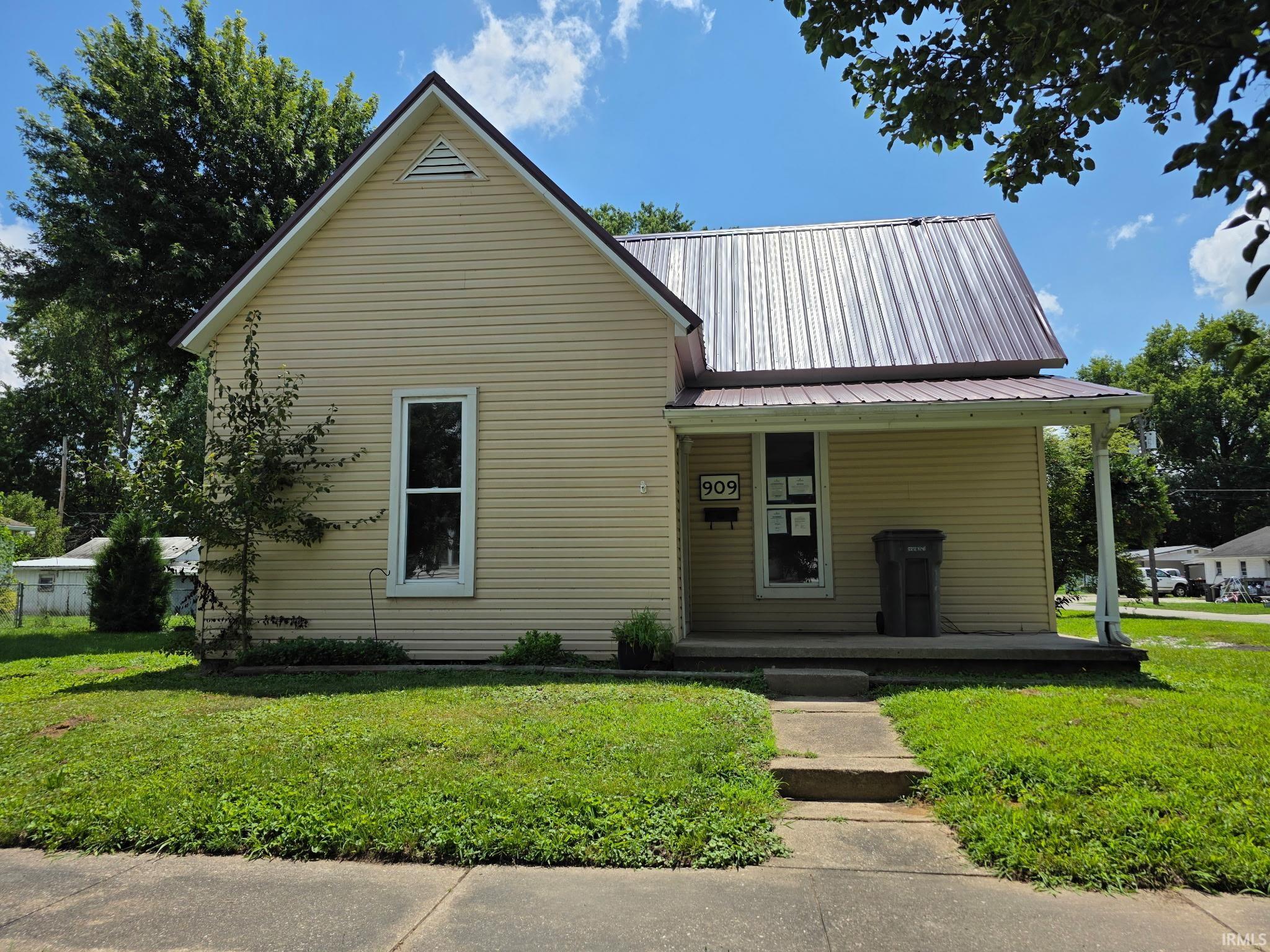 909 E Vincennes Street Property Photo 1