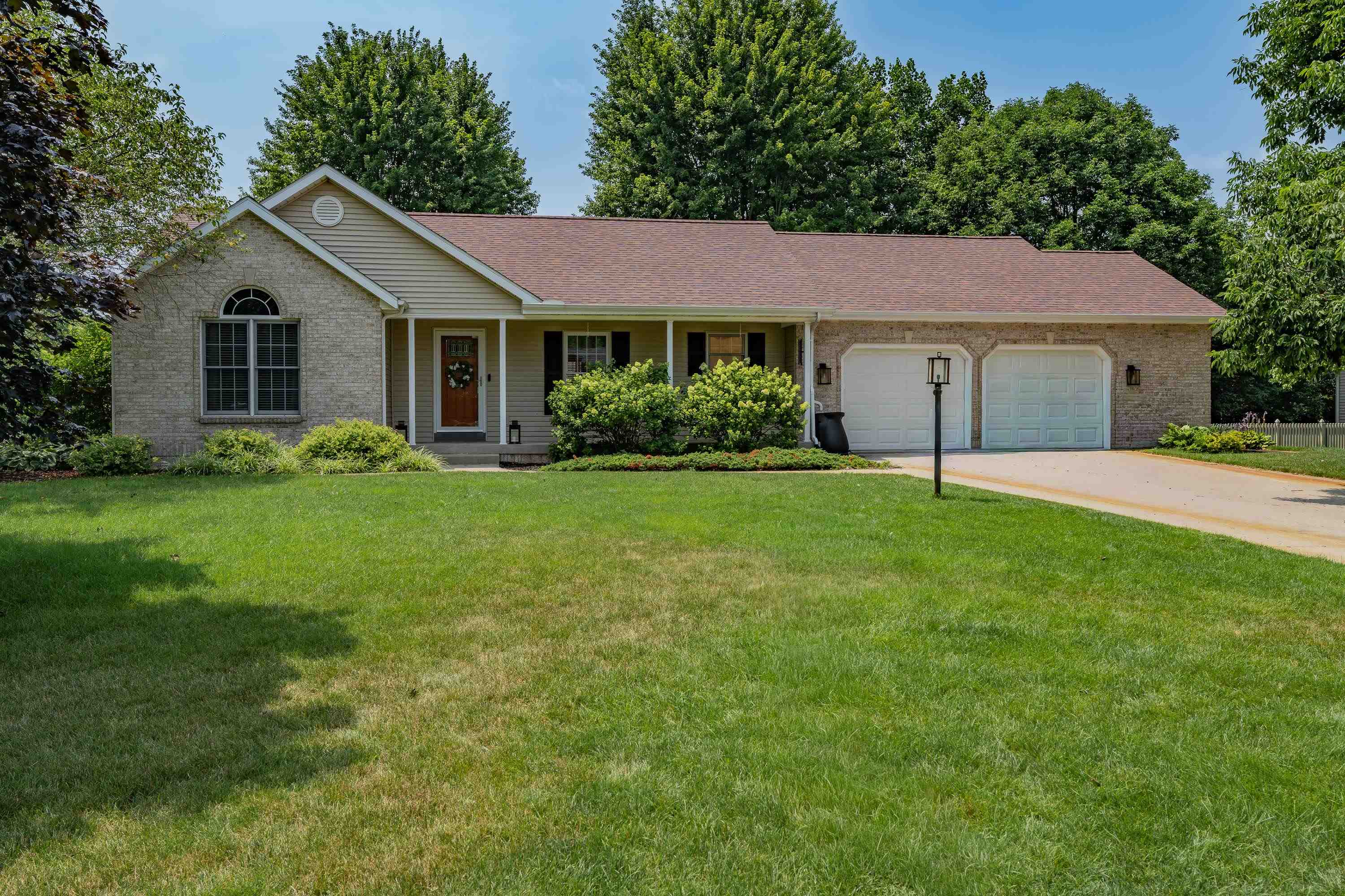 105 S Hunters Ridge Drive Property Photo 1