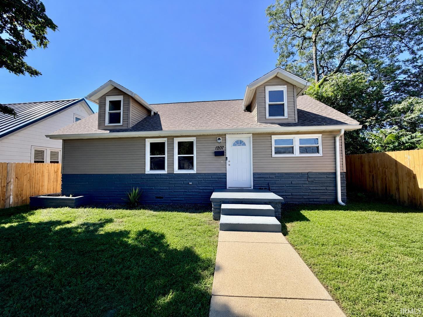 1207 E Eichel Avenue Property Photo 1