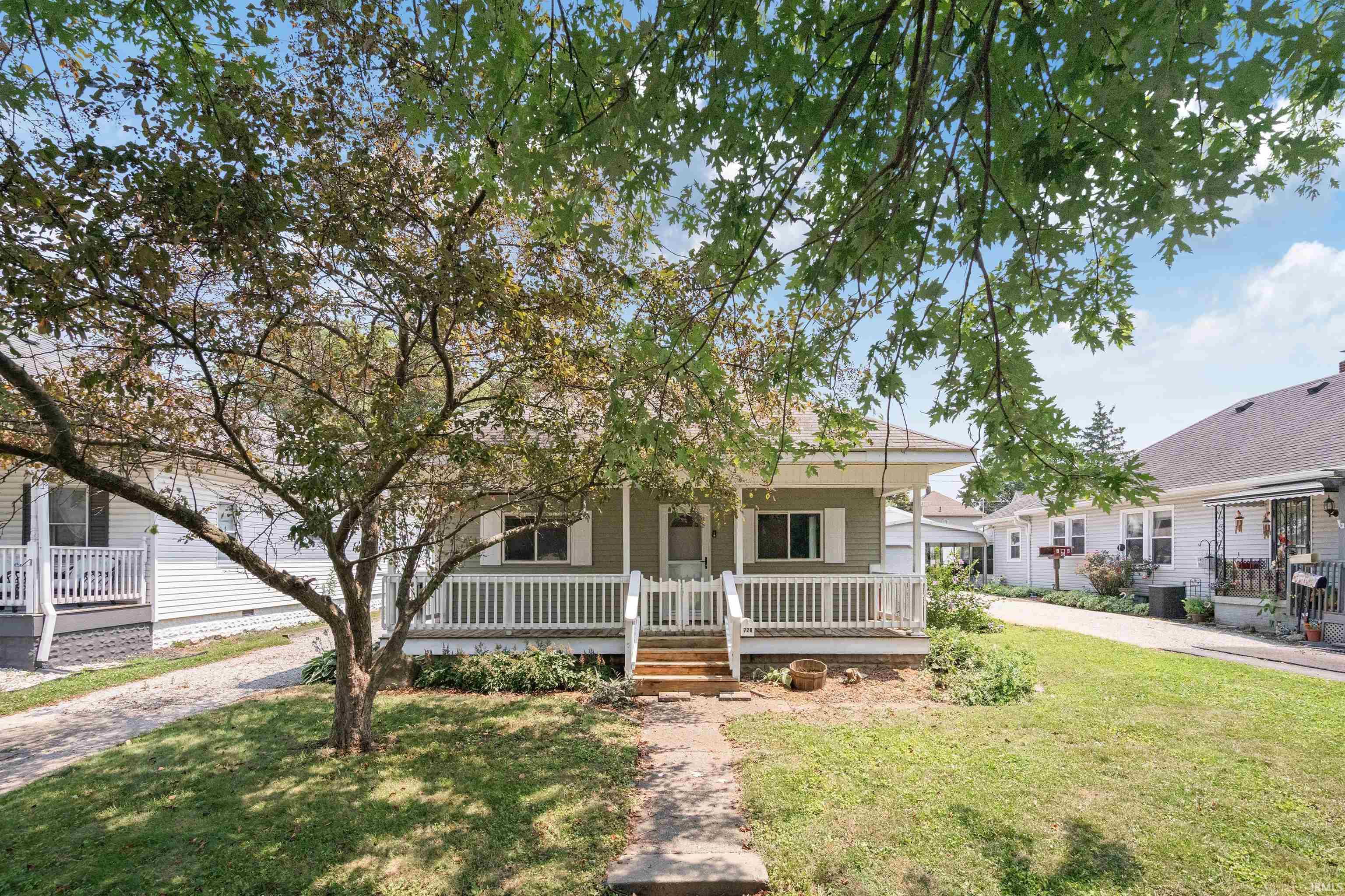 728 S Indiana Avenue Property Photo 1