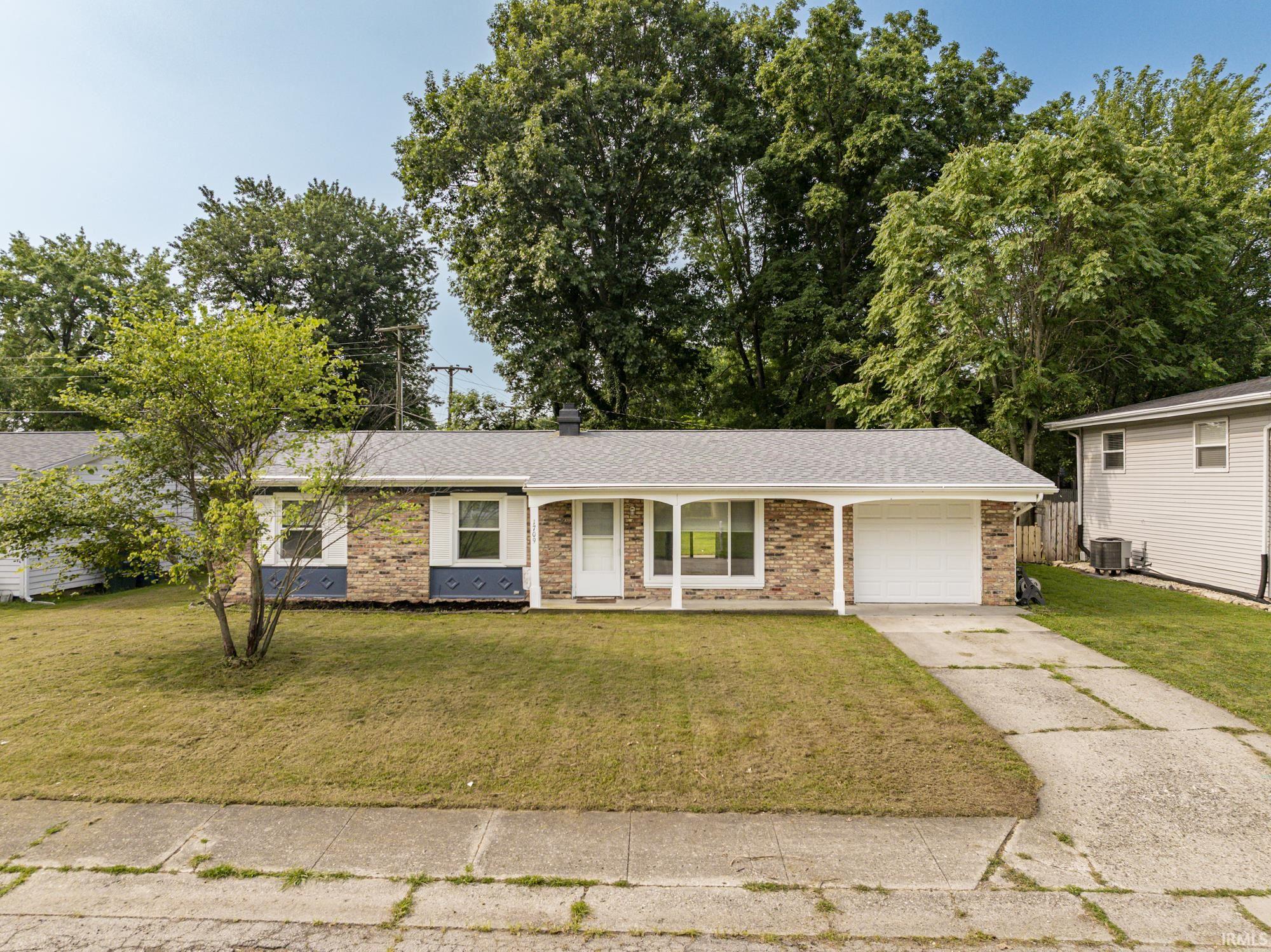 1709 W Glenn Ellyn Drive Property Photo 1