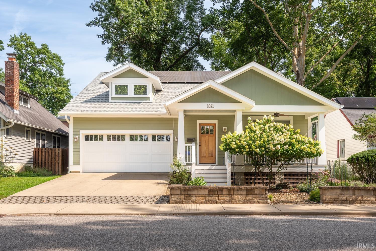 1021 E Maxwell Lane