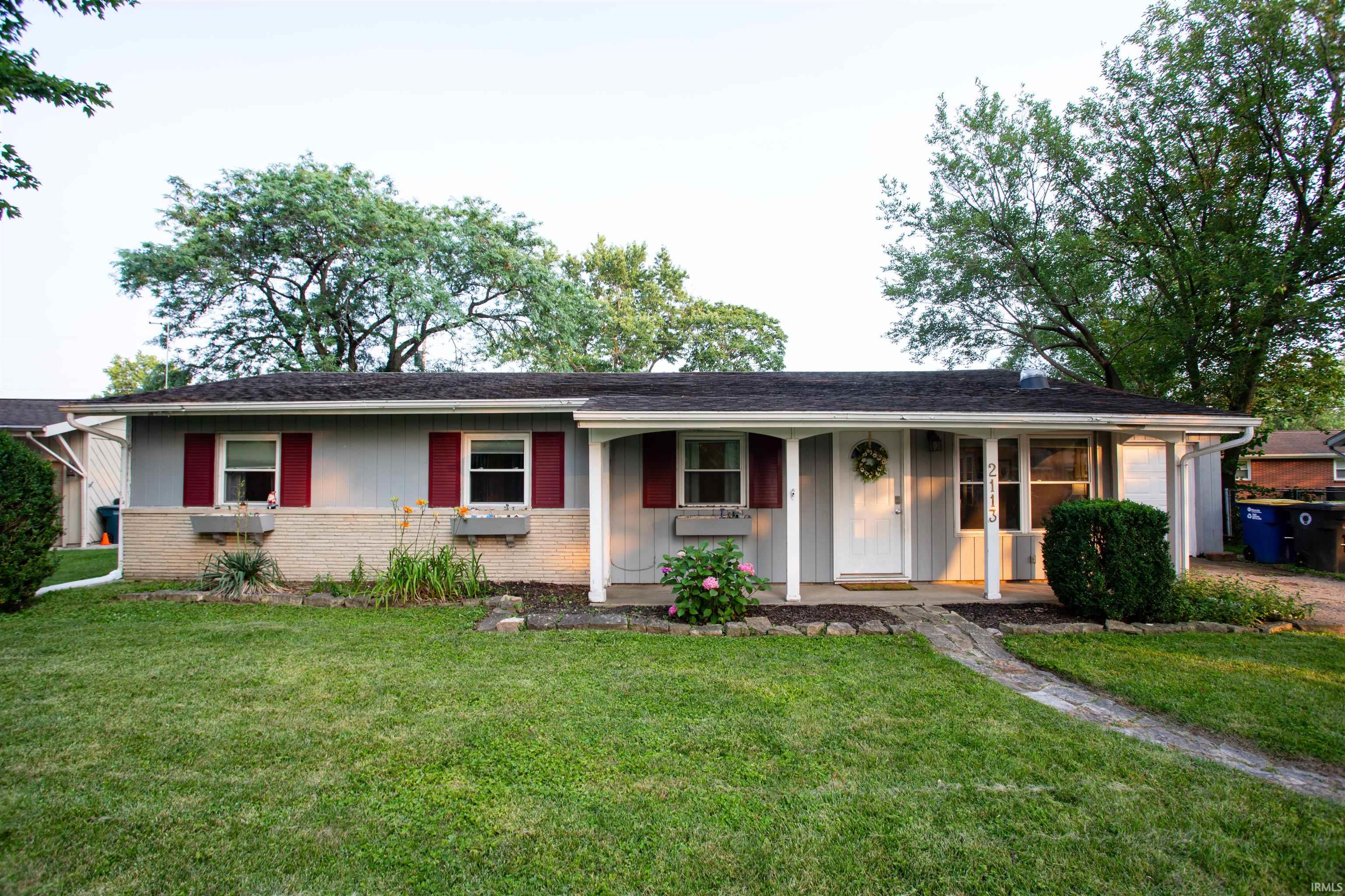 2113 W Surrey Drive Property Photo 1